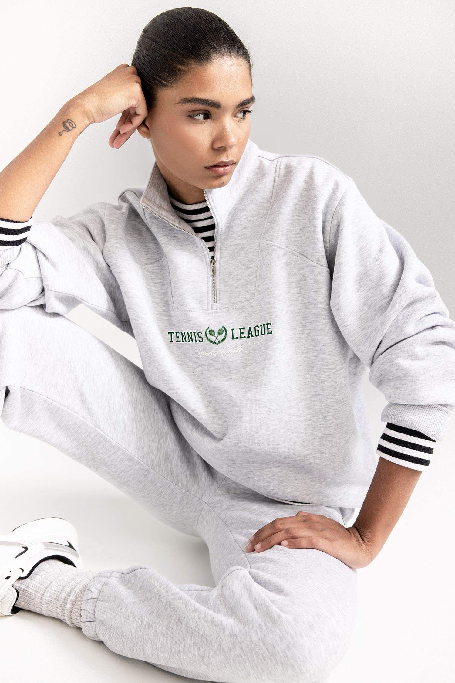 DeFactoFit Oversize Geniş Kalıp Dik Yaka Spor Baskılı Sporcu Sweatshirt