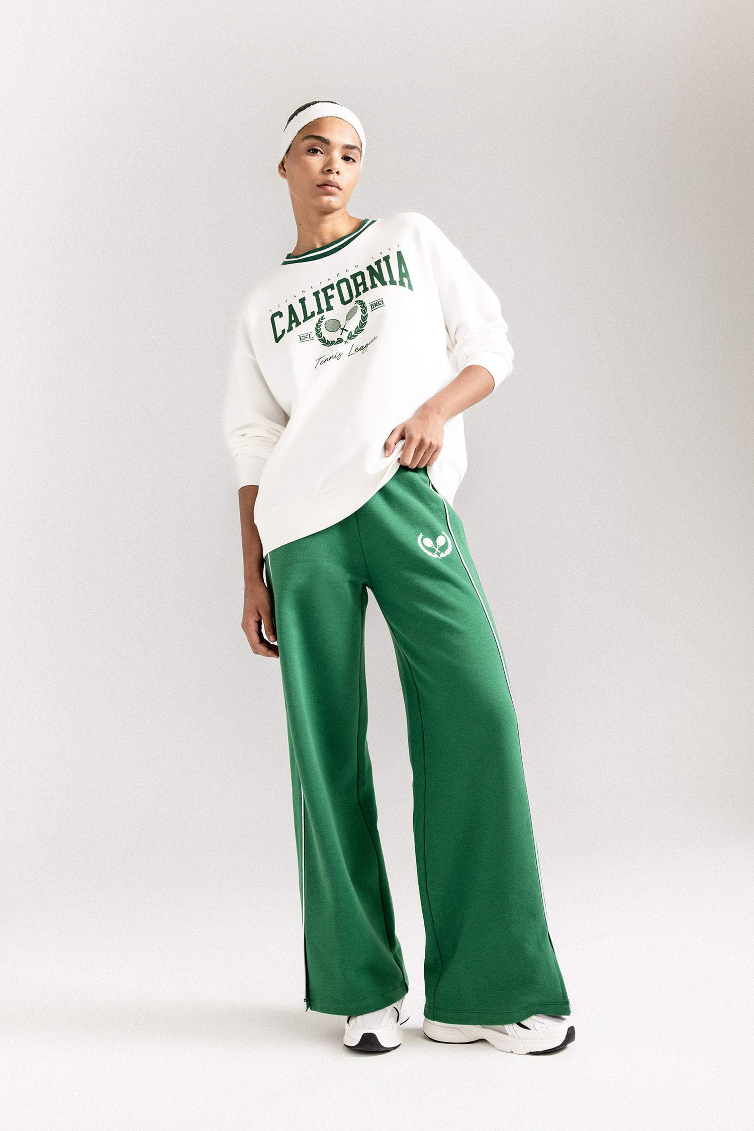 سويت شيرت رياضي اوفر سايز بياخة مستديرة من DeFactoFit