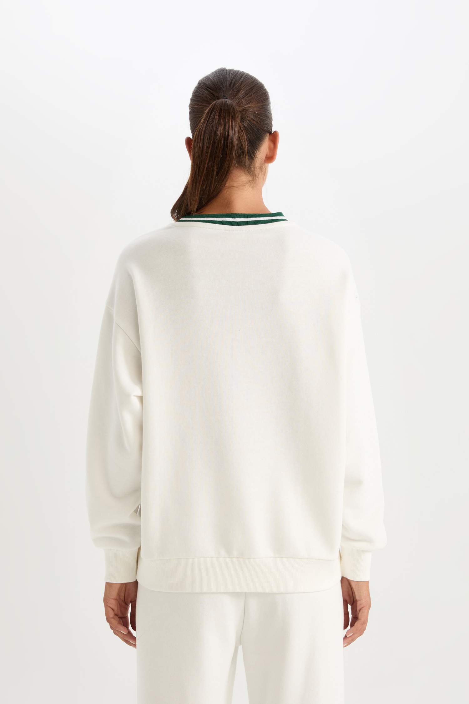 سويت شيرت رياضي اوفر سايز بياخة مستديرة من DeFactoFit