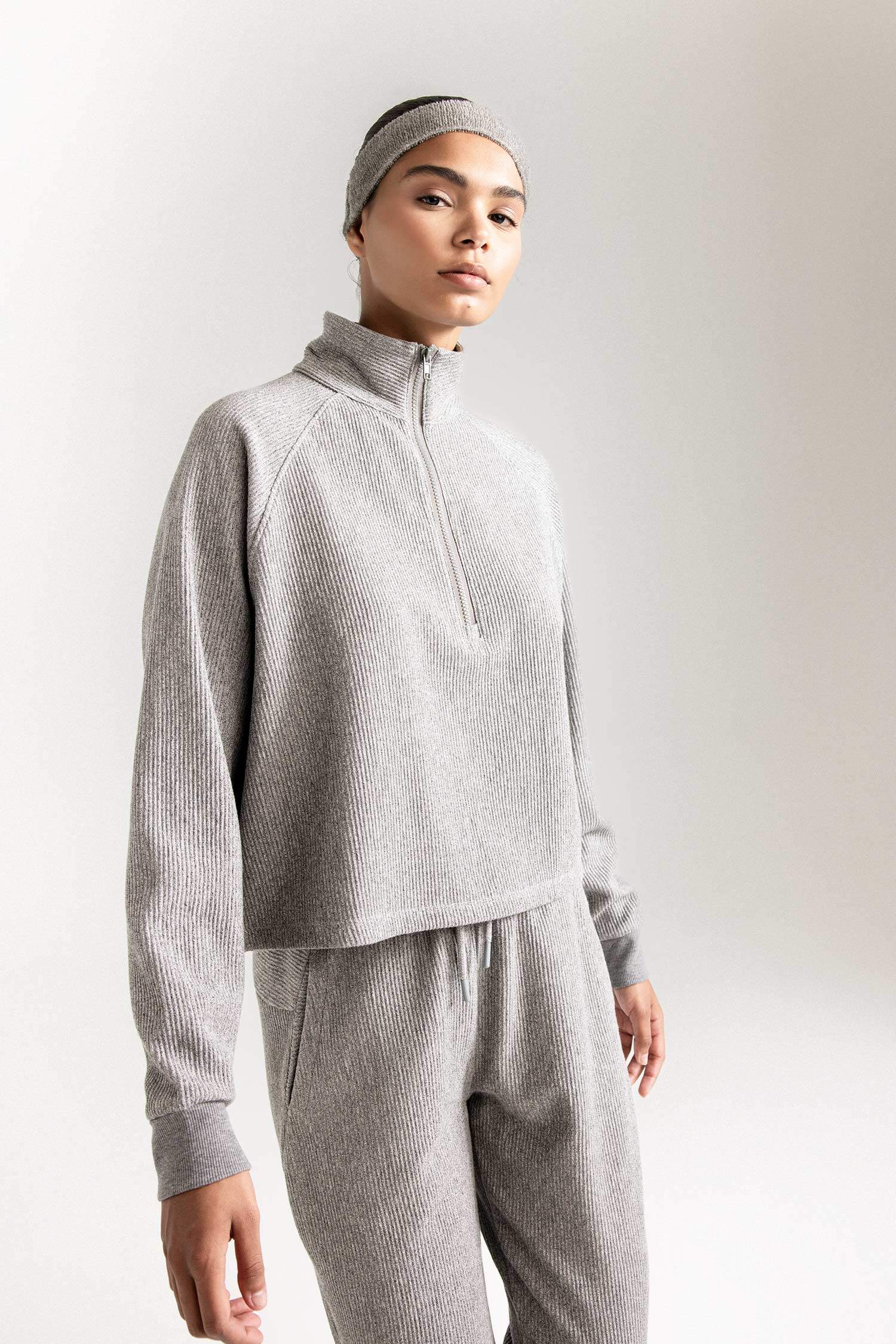 Sweat-shirt de sport à col montant zippé de DeFactoFit