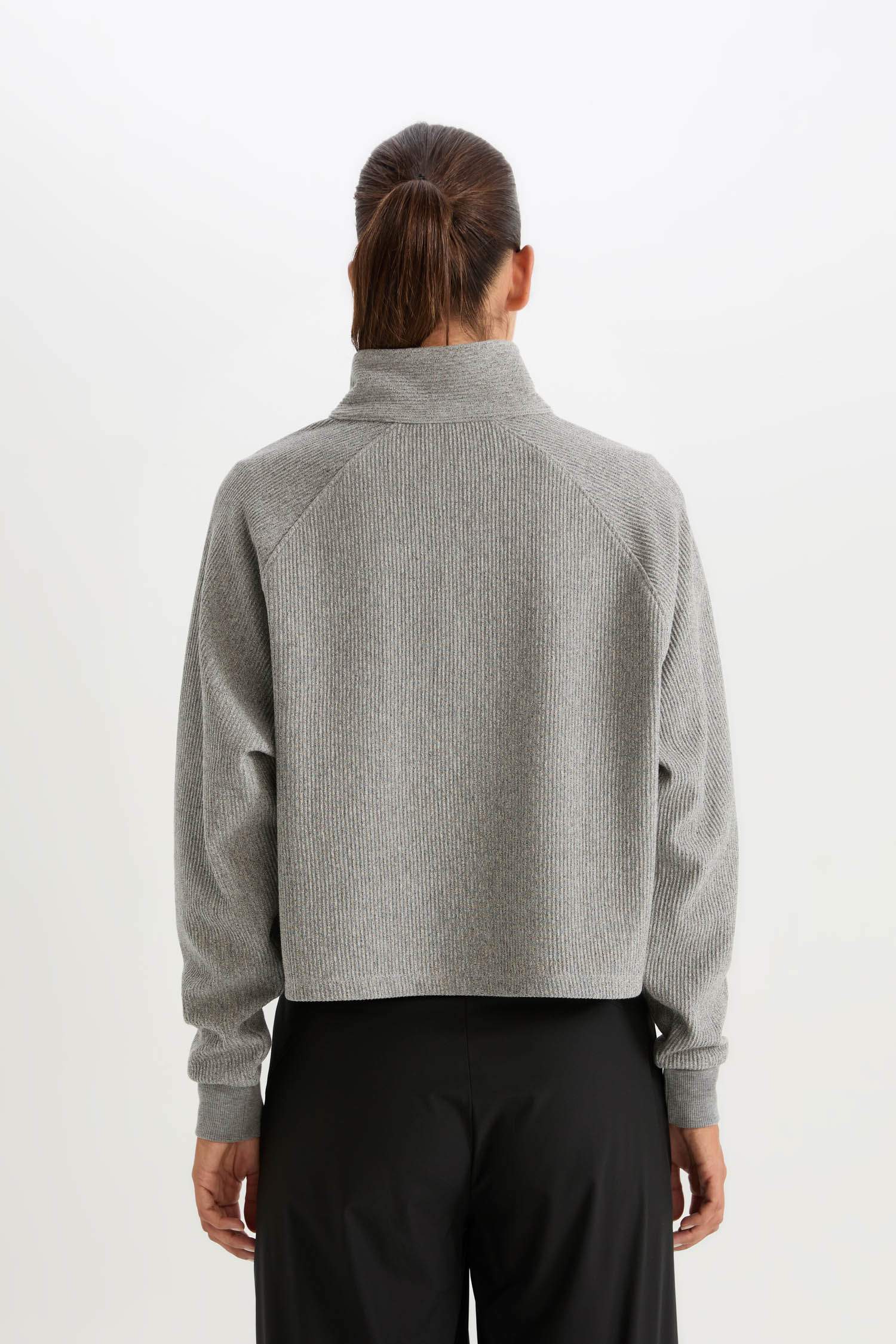 биік жаға Свитер