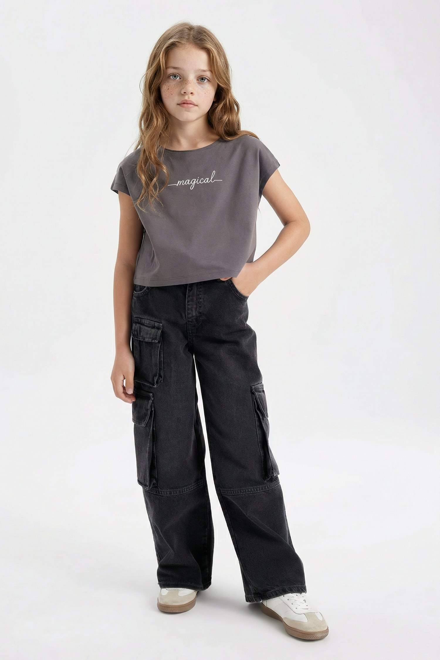 كروب توب بناتي نص ردن بطبعة شعار قصة عادية