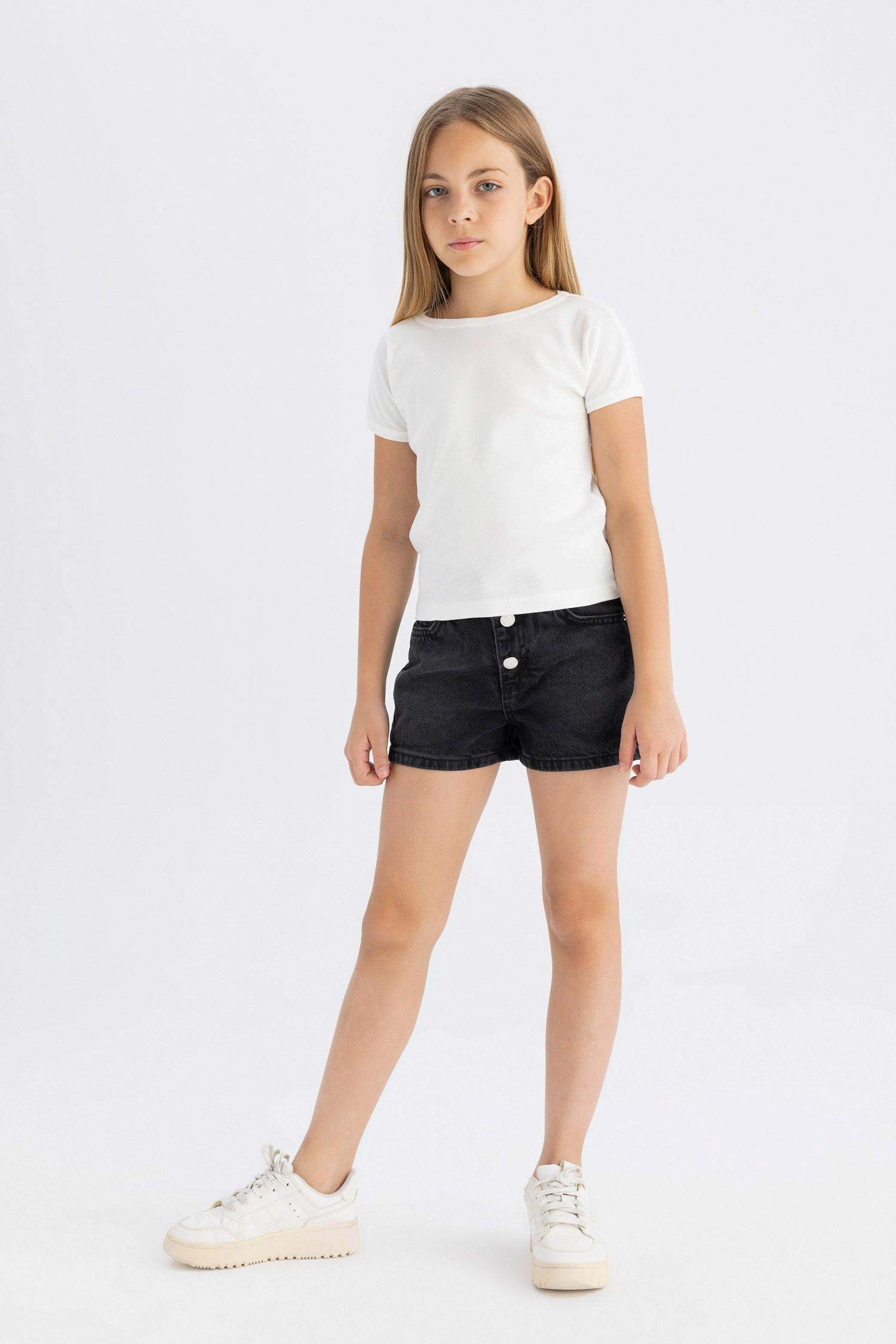 شورت قصير بناتي موم فيت