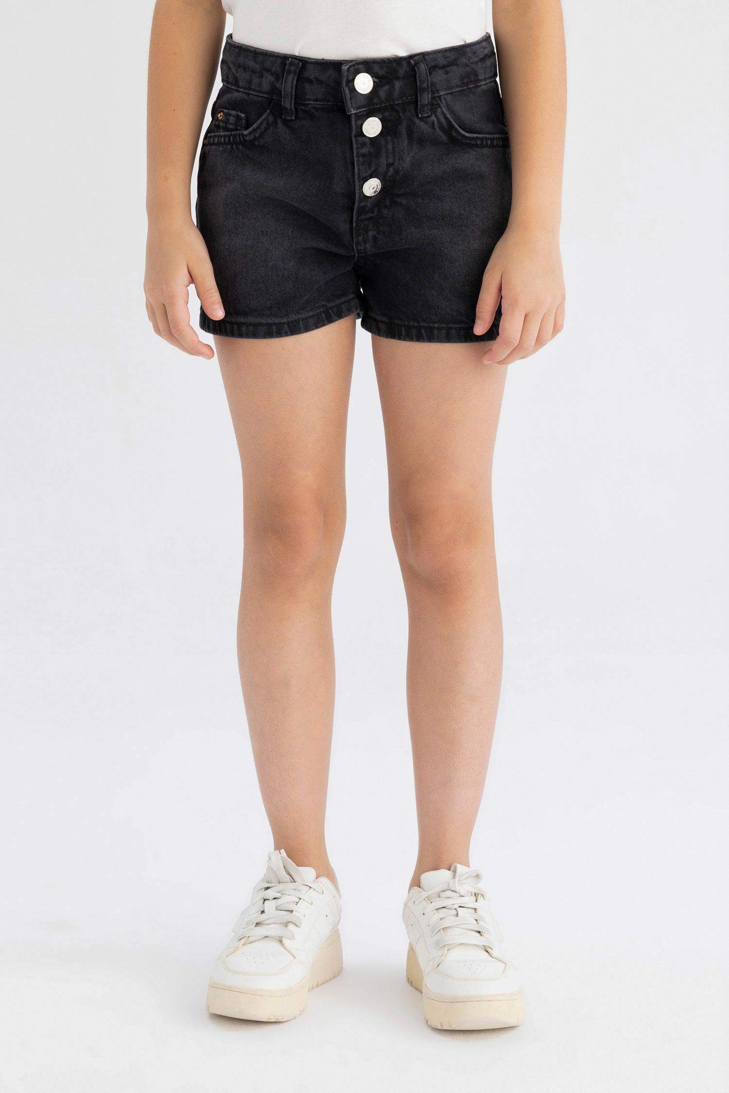 شورت قصير بناتي موم فيت