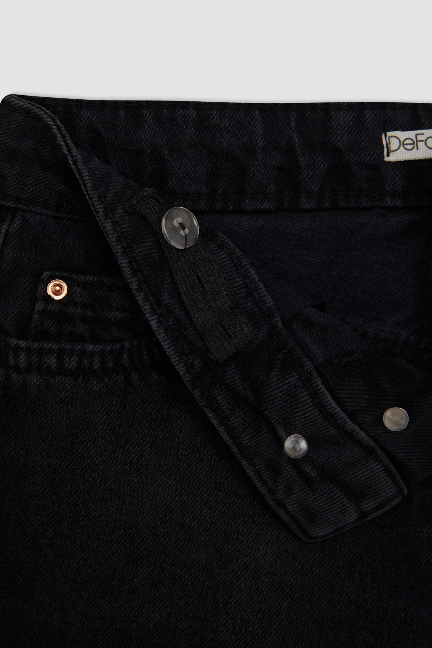 شورت قصير بناتي موم فيت