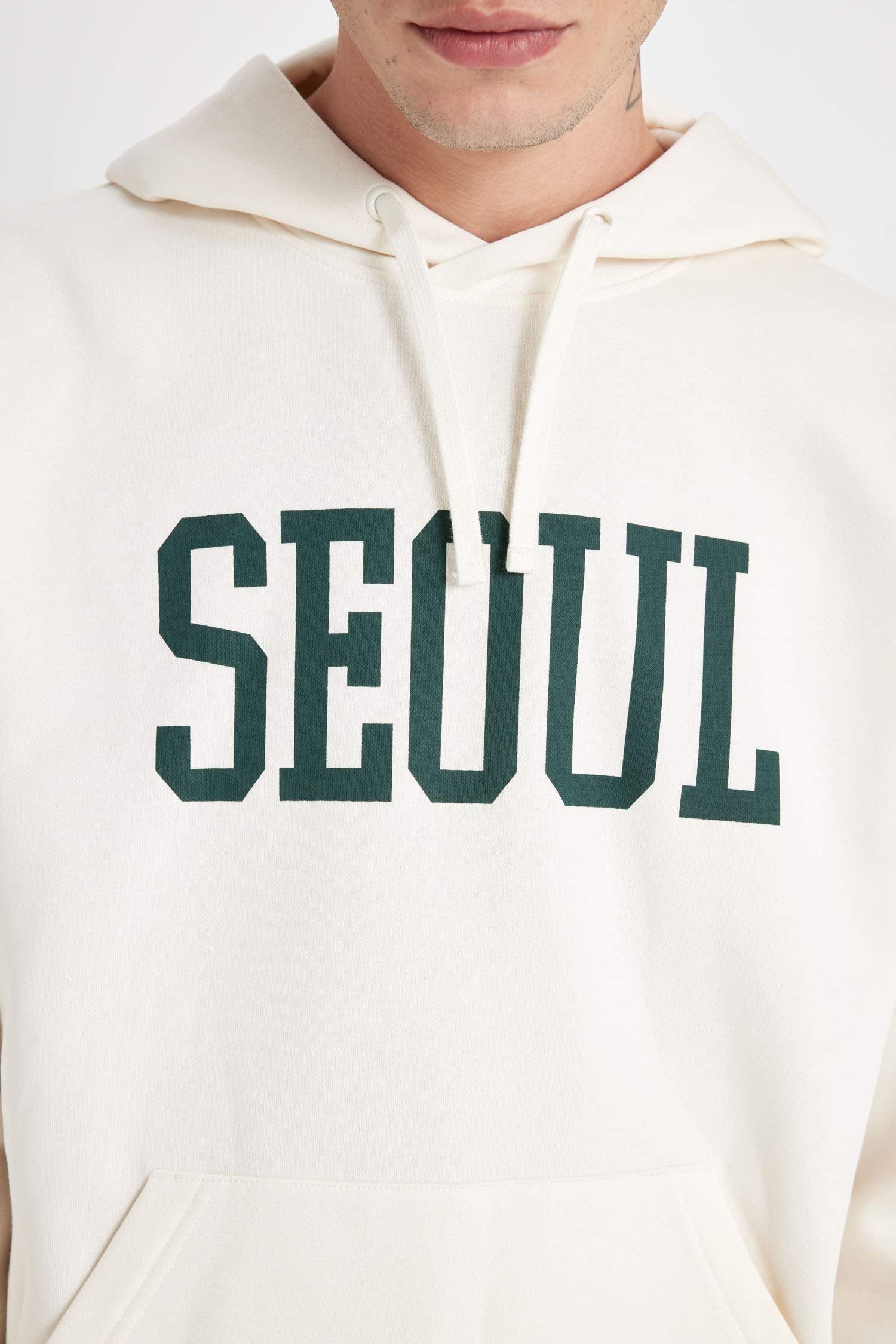 Boxy Fit Kapüşonlu Cepli Baskılı Sweatshirt