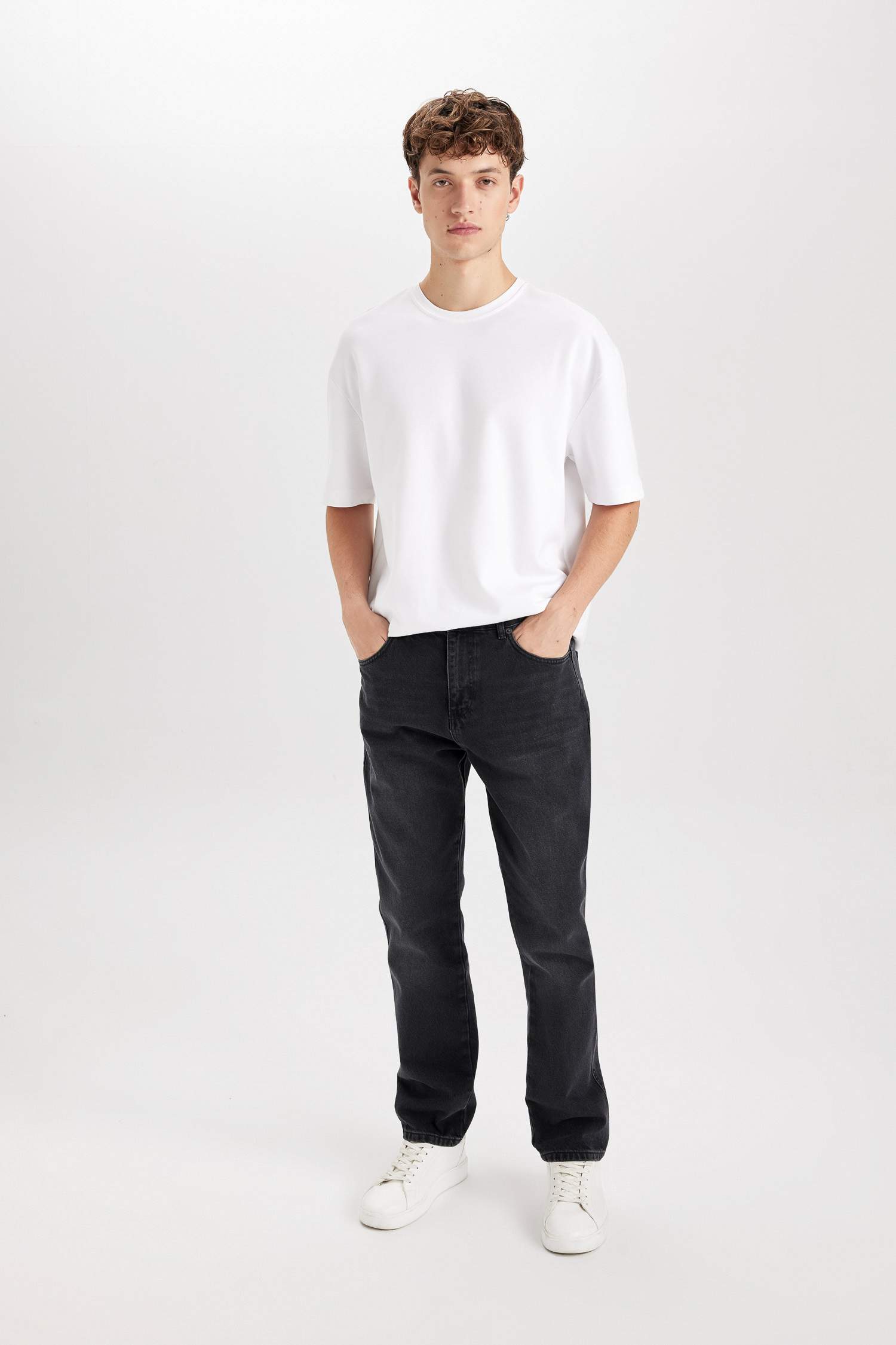 سروال جينز جينز قصة مستقيمة واسع