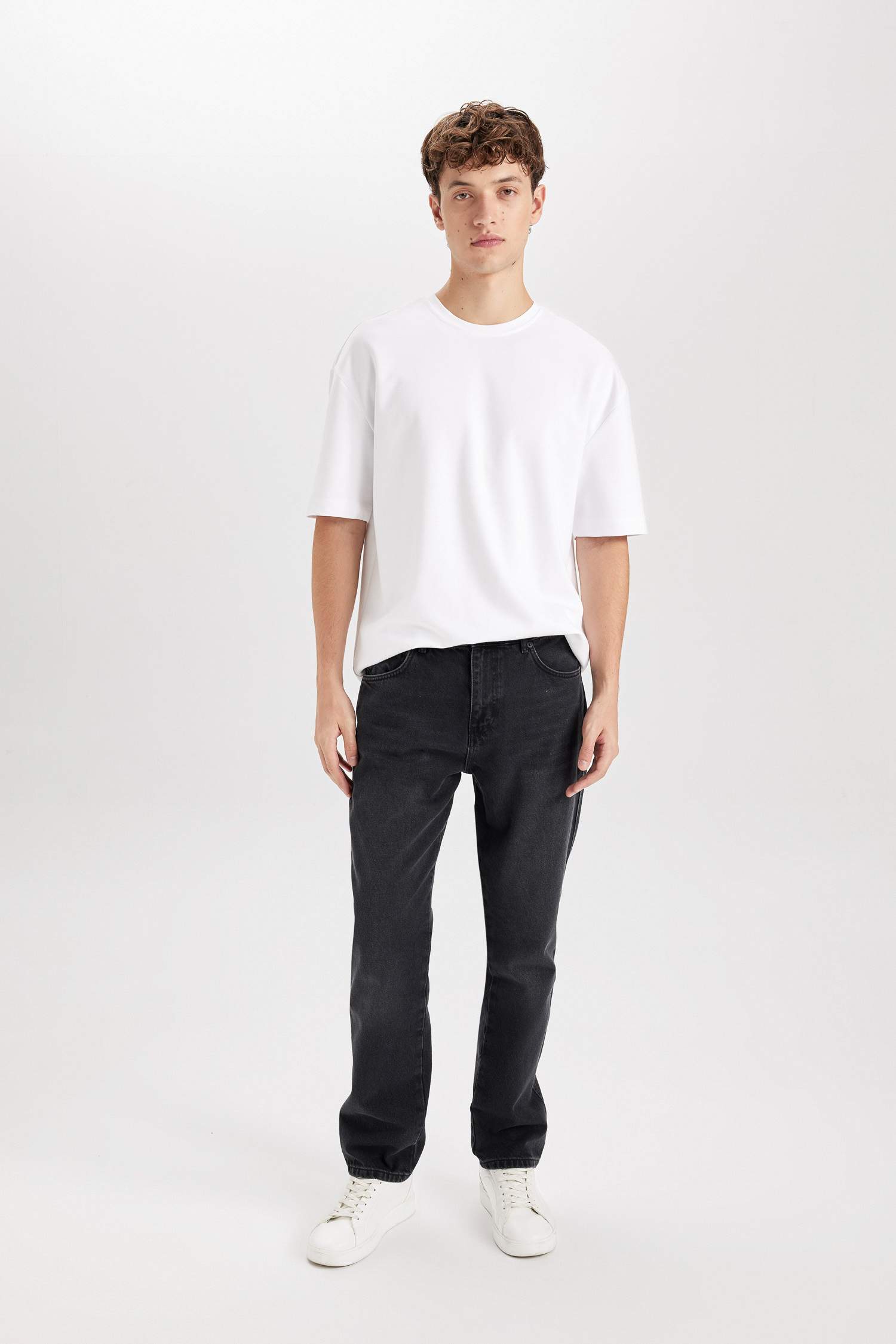 سروال جينز جينز قصة مستقيمة واسع