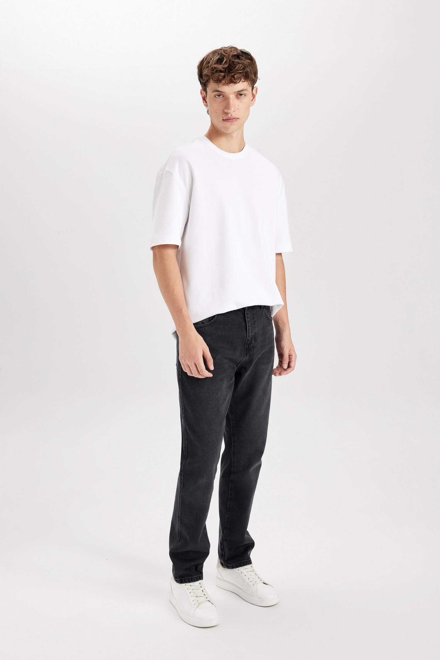 سروال جينز جينز قصة مستقيمة واسع