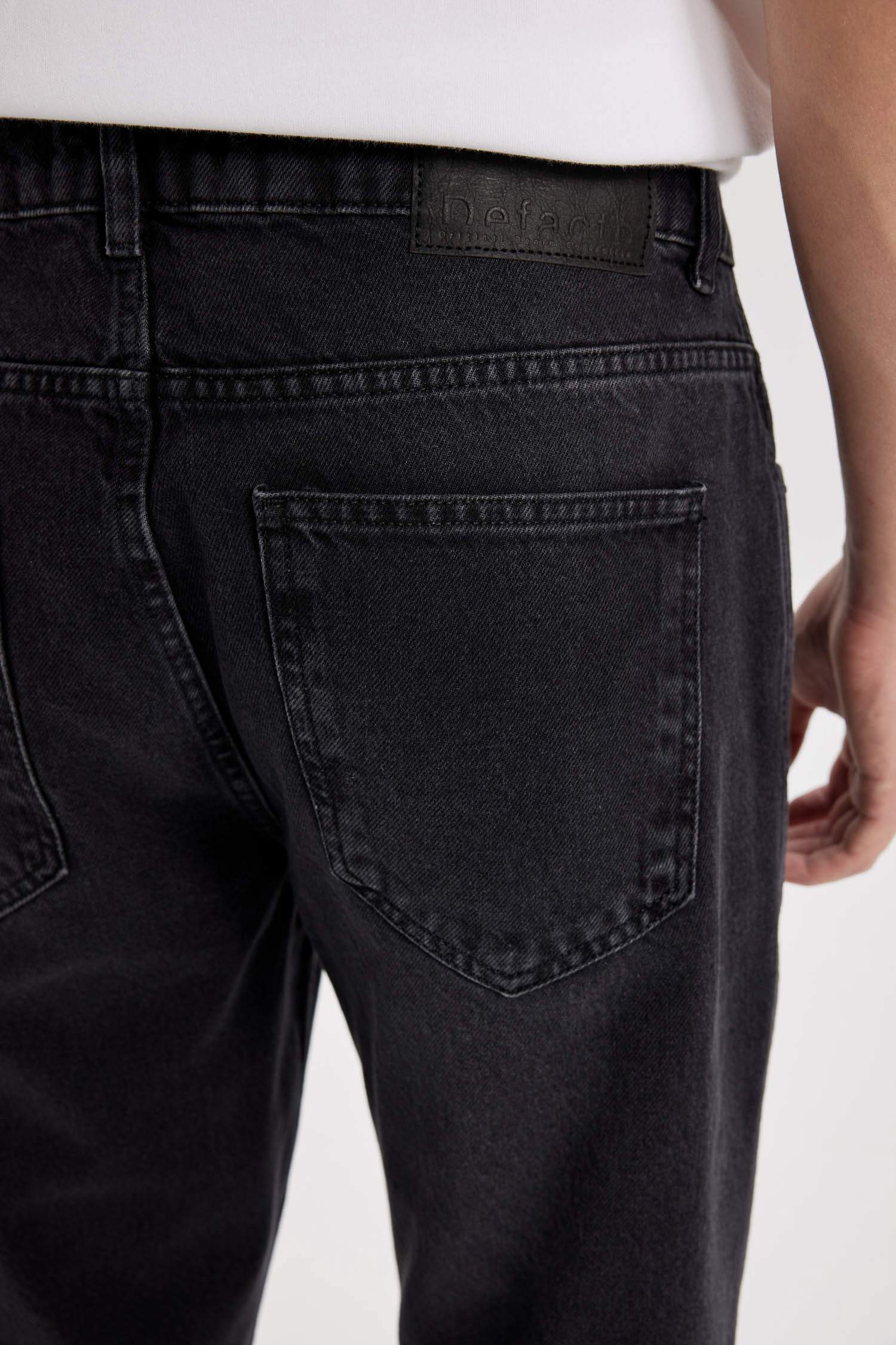 سروال جينز جينز قصة مستقيمة واسع