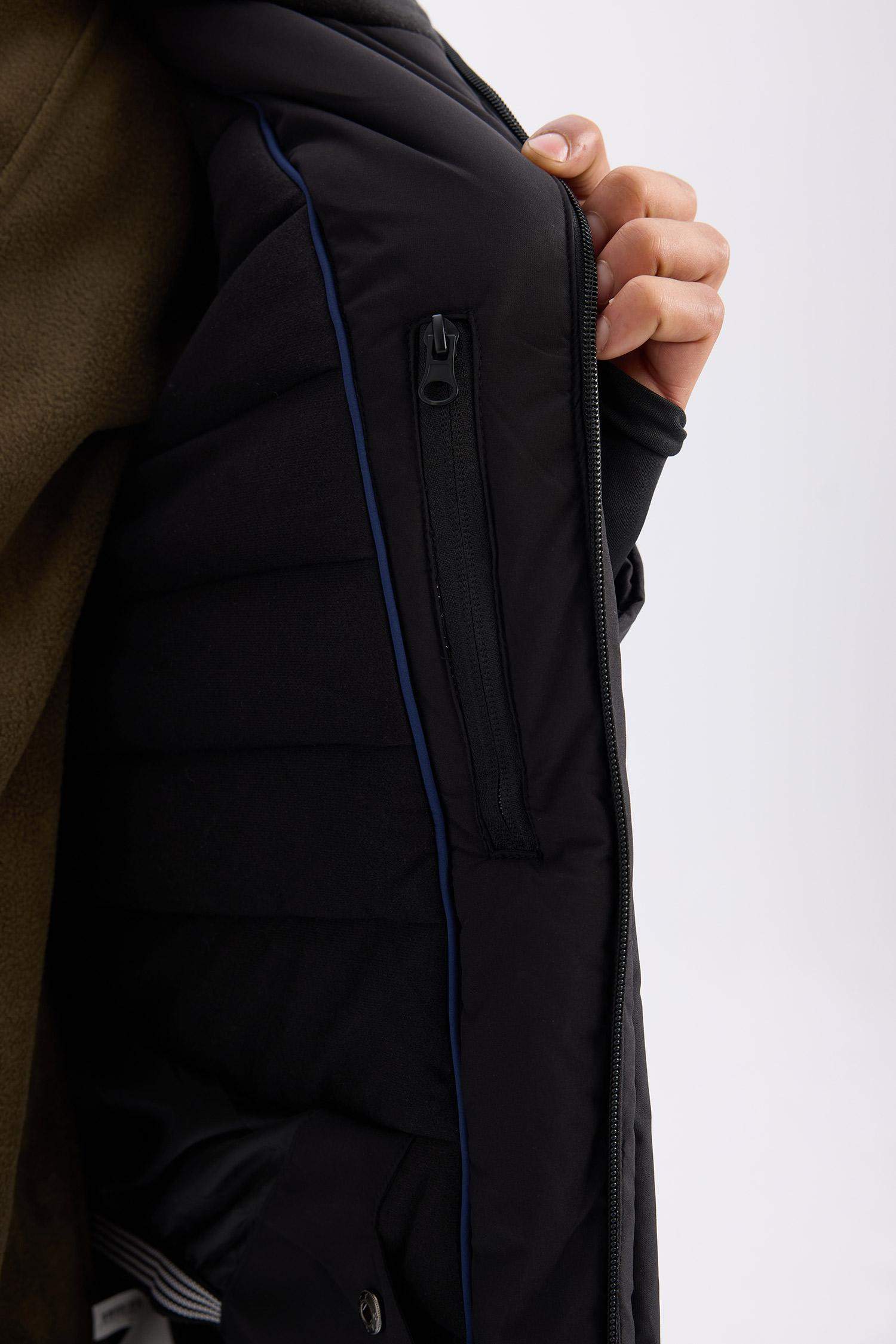 DeFactoFit Su İtici Rüzgar Geçirmez Kapüşonlu Polar Astarlı Ultra Korumalı Sıcak Tutan Kayak Montu