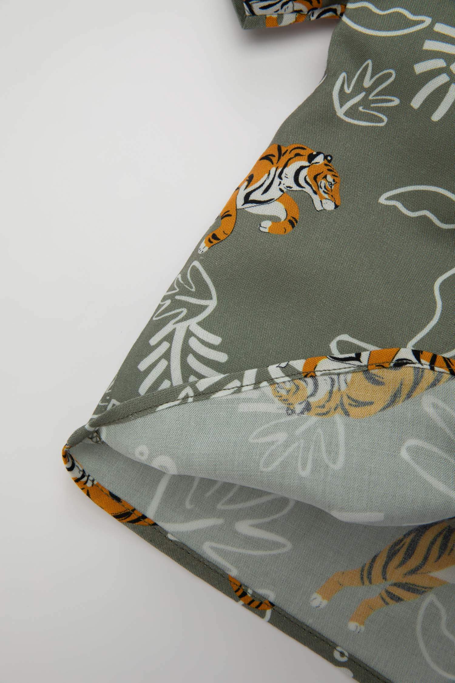 قميص ولادي نص ردن قصة عادية بياخة عالية