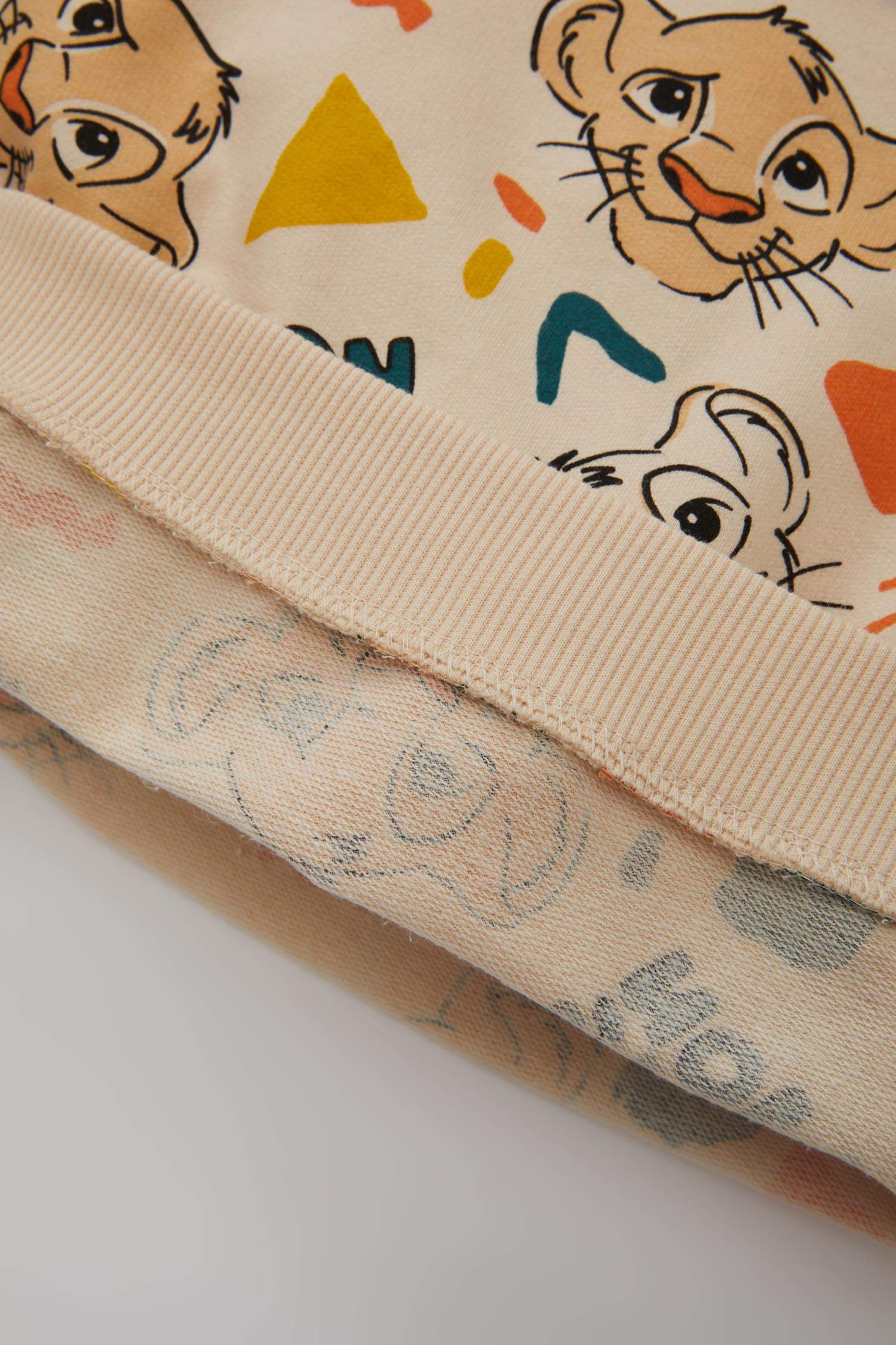 طقم بيبي اولادي سويت شيرت وسويت بانتس قصة عادية من ليون كنج - قطعتين