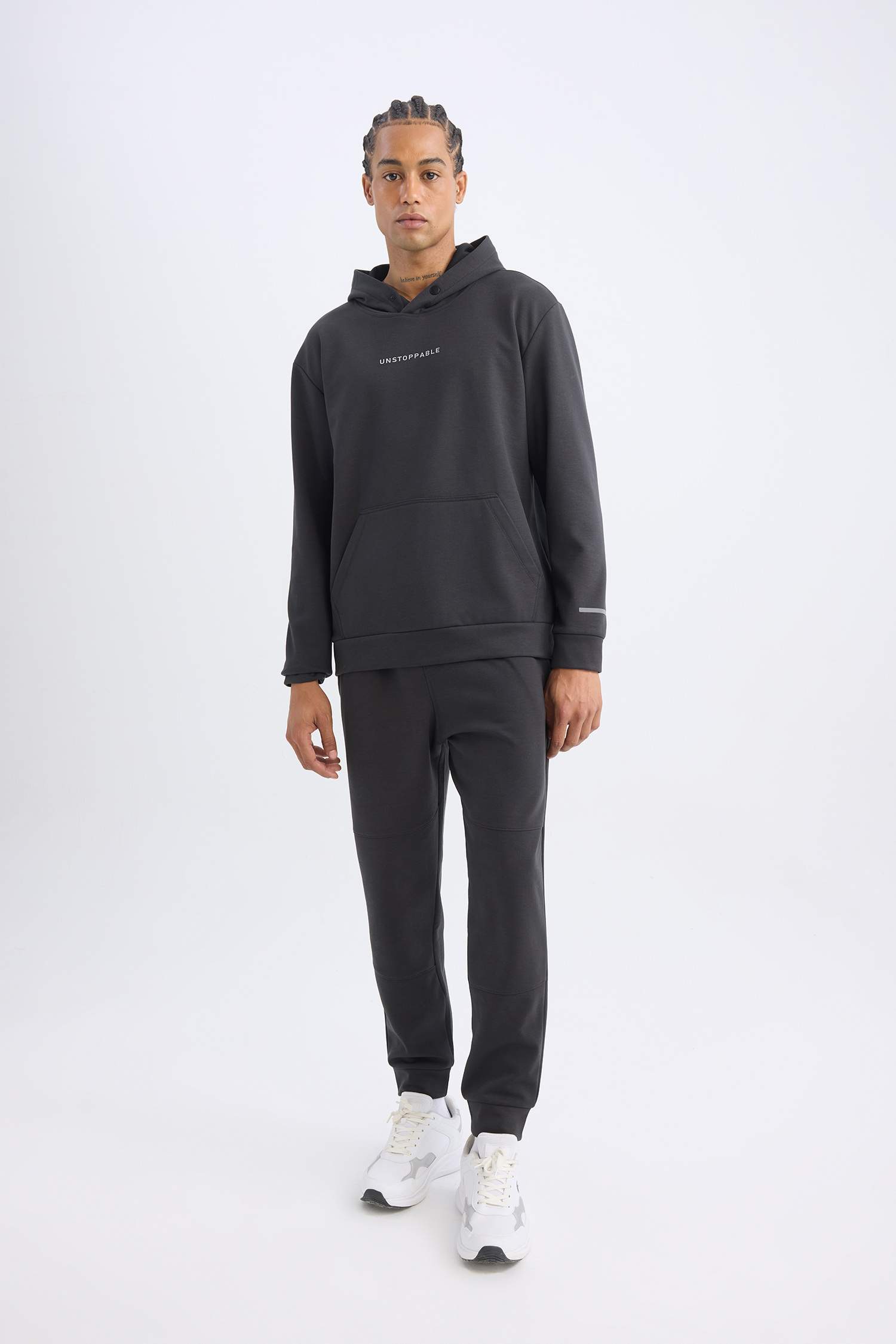 سويت شيرت مطبوع قصة عادية بغطاء للرأس من DeFactoFit