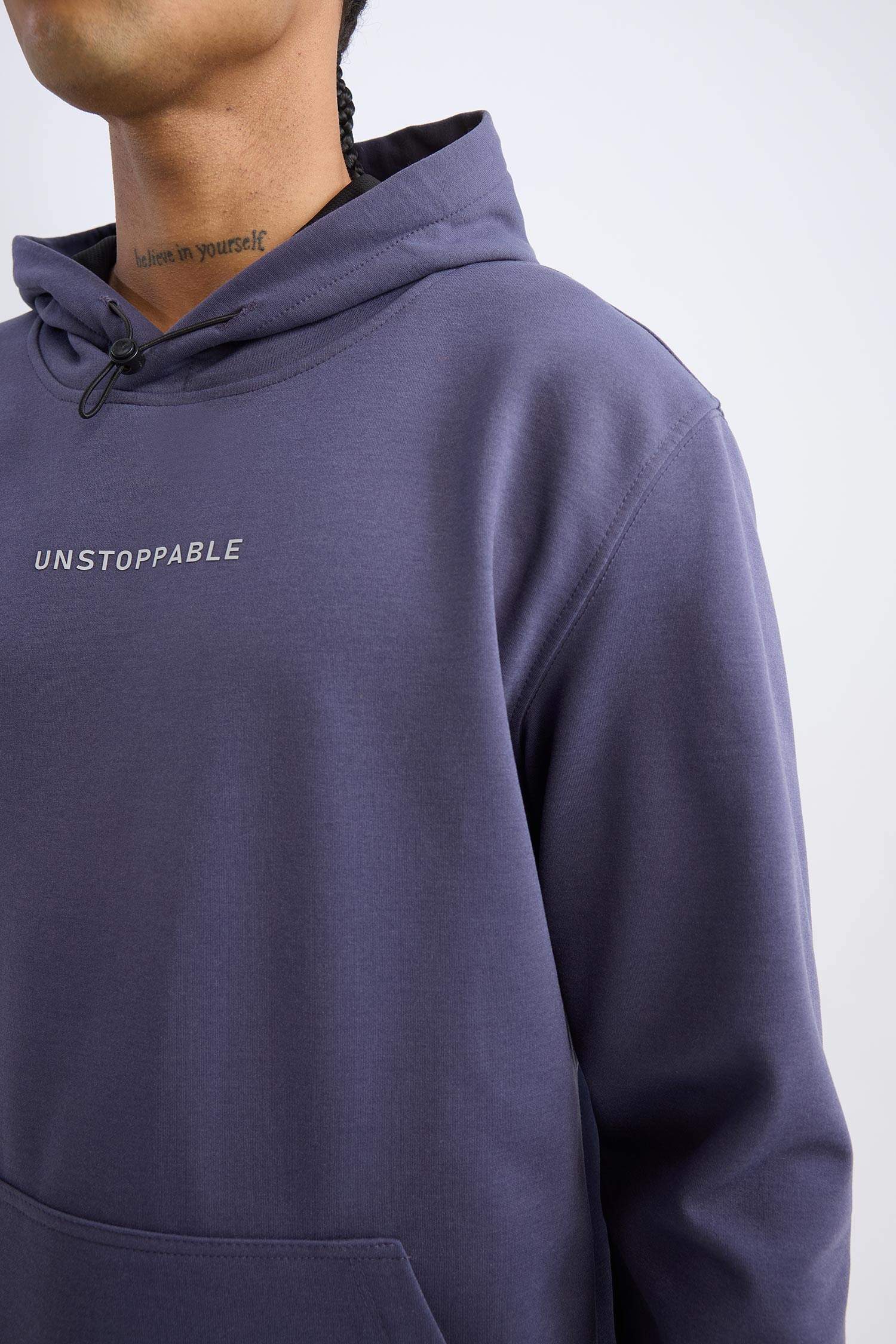 Standart Fit Kapüşonlu Arma Baskılı Kanguru Cepli Skuba Dalgıç Kumaş Sporcu Sweatshirt