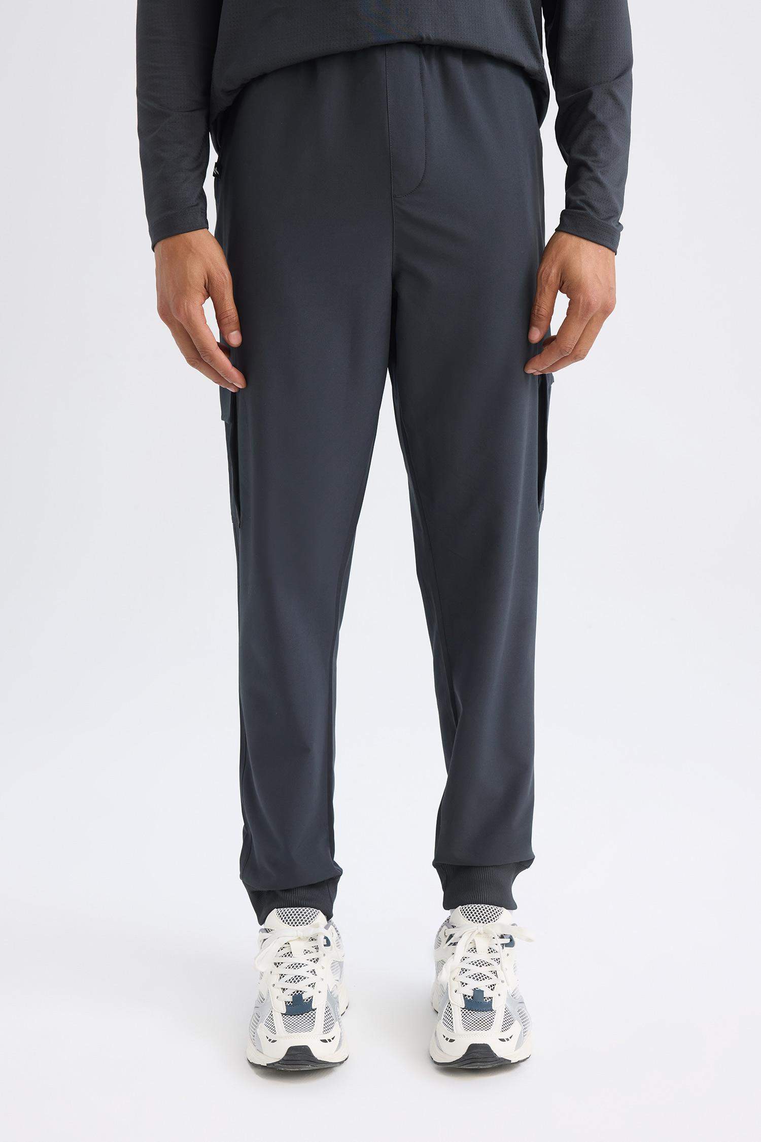 Sporcu Jogger Eşofman Altı Standart Fit Beli Bağcıklı Basic Düz Lastikli Paça Cepli