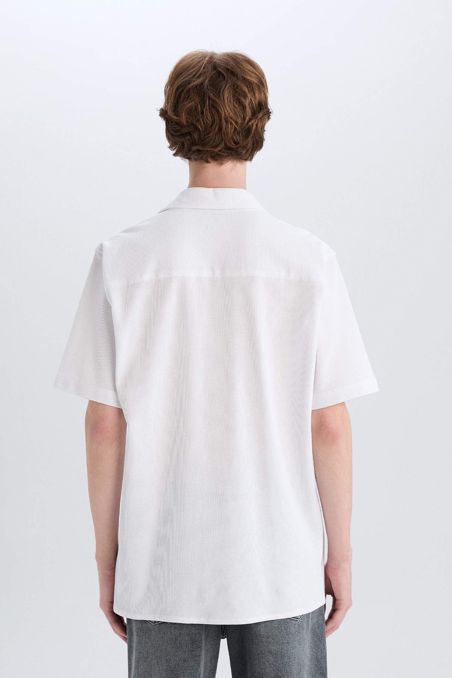 قميص نص كم قصة عادية من قطن برقبة قميص