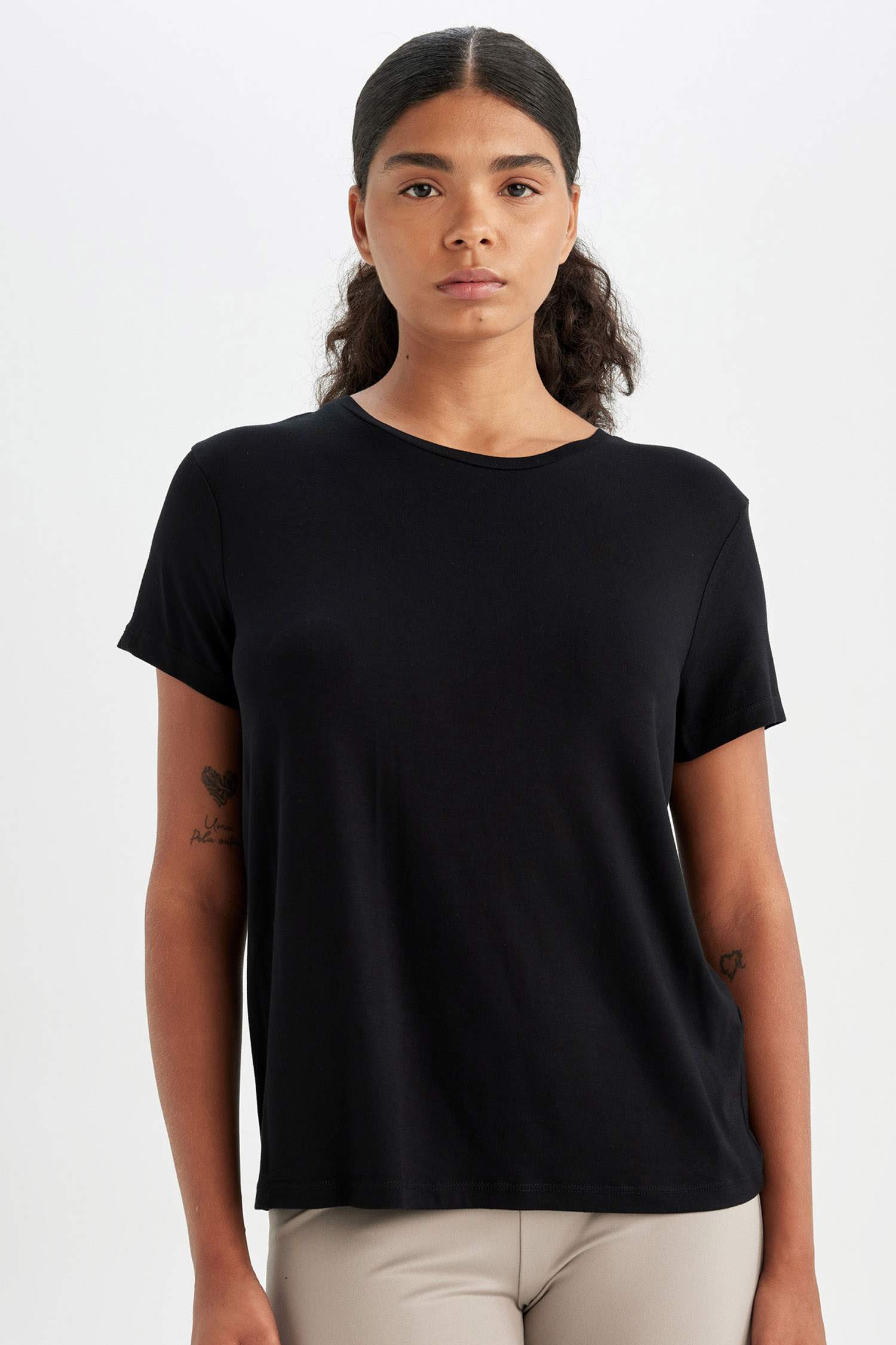 DeFactoFit Standart Fit Bisiklet Yaka Sporcu Basic Düz Kısa Kollu Tişört