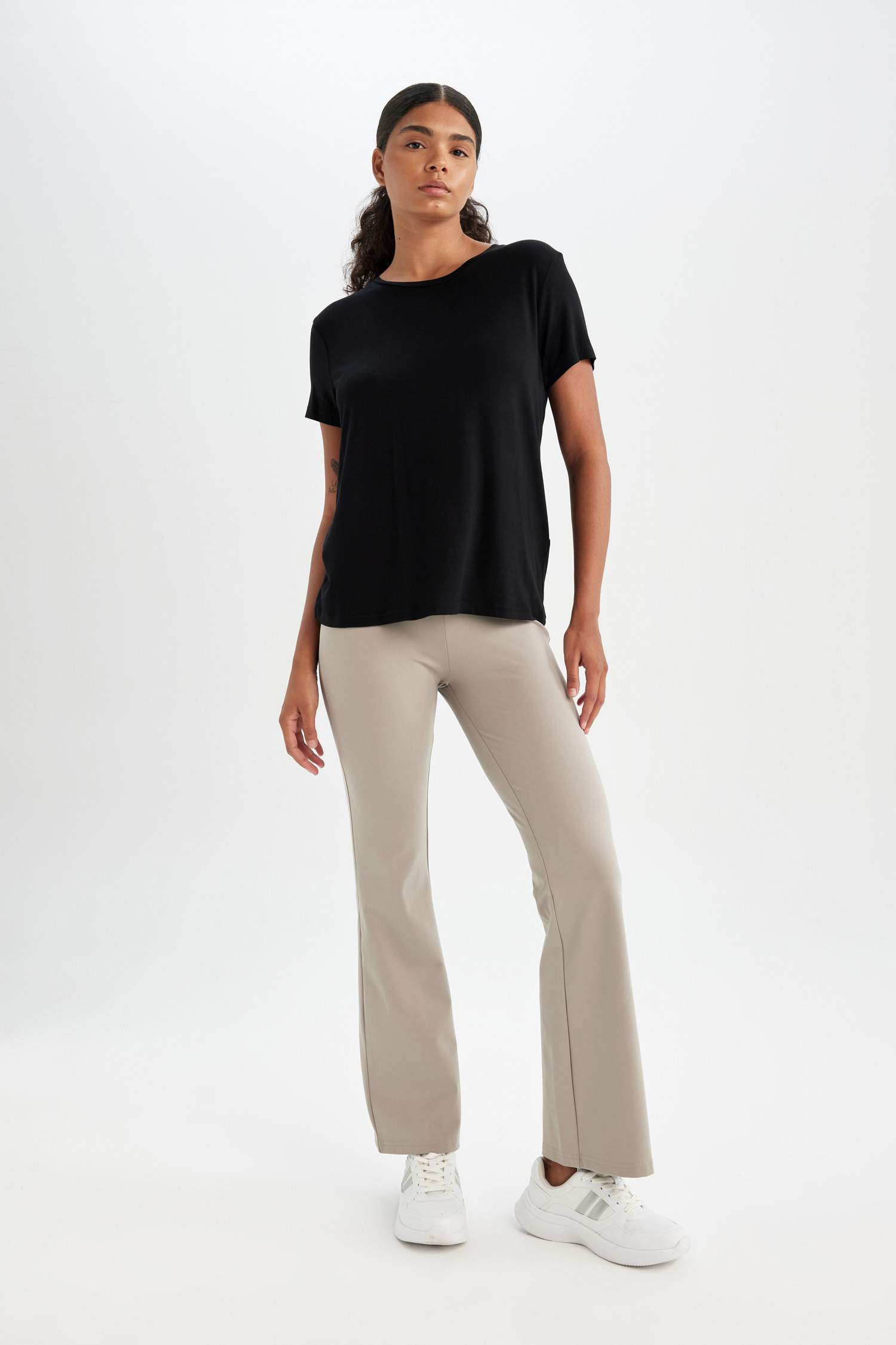 DeFactoFit Standart Fit Bisiklet Yaka Sporcu Basic Düz Kısa Kollu Tişört