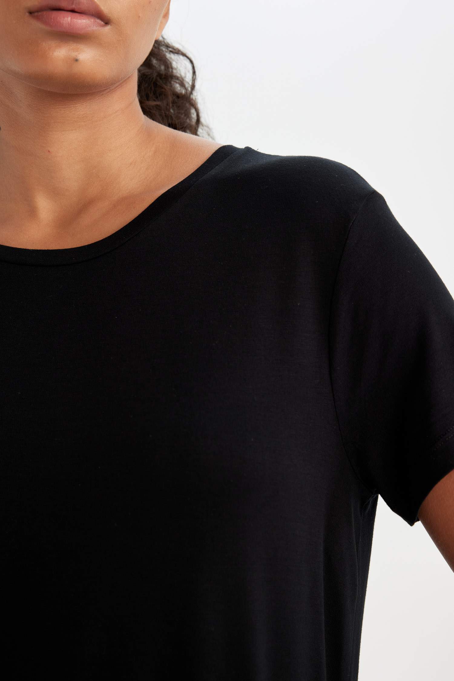 DeFactoFit Standart Fit Bisiklet Yaka Sporcu Basic Düz Kısa Kollu Tişört