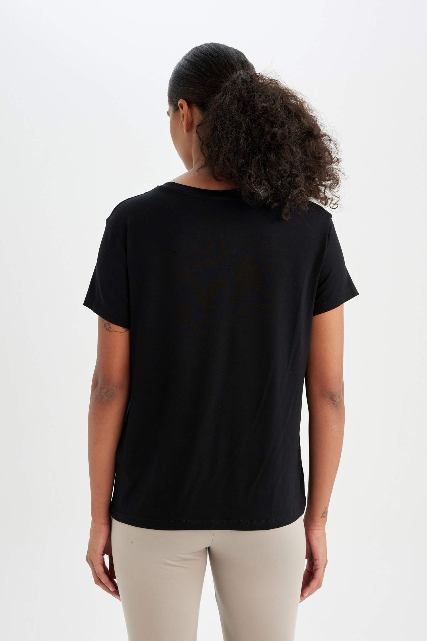 DeFactoFit Standart Fit Bisiklet Yaka Sporcu Basic Düz Kısa Kollu Tişört