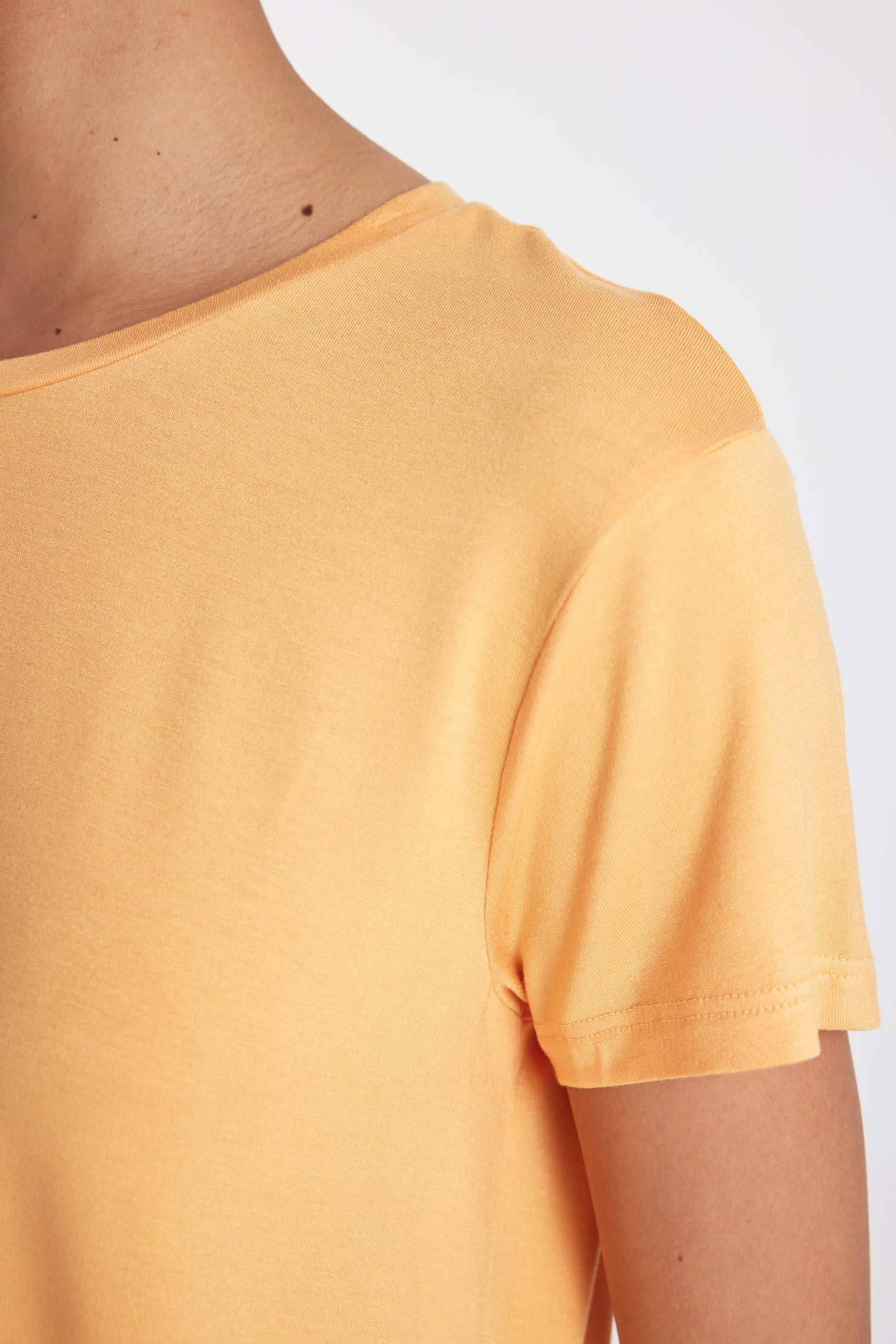 تيشيرت رياضي قصة عادية برقبة مستديرة من DefactoFit