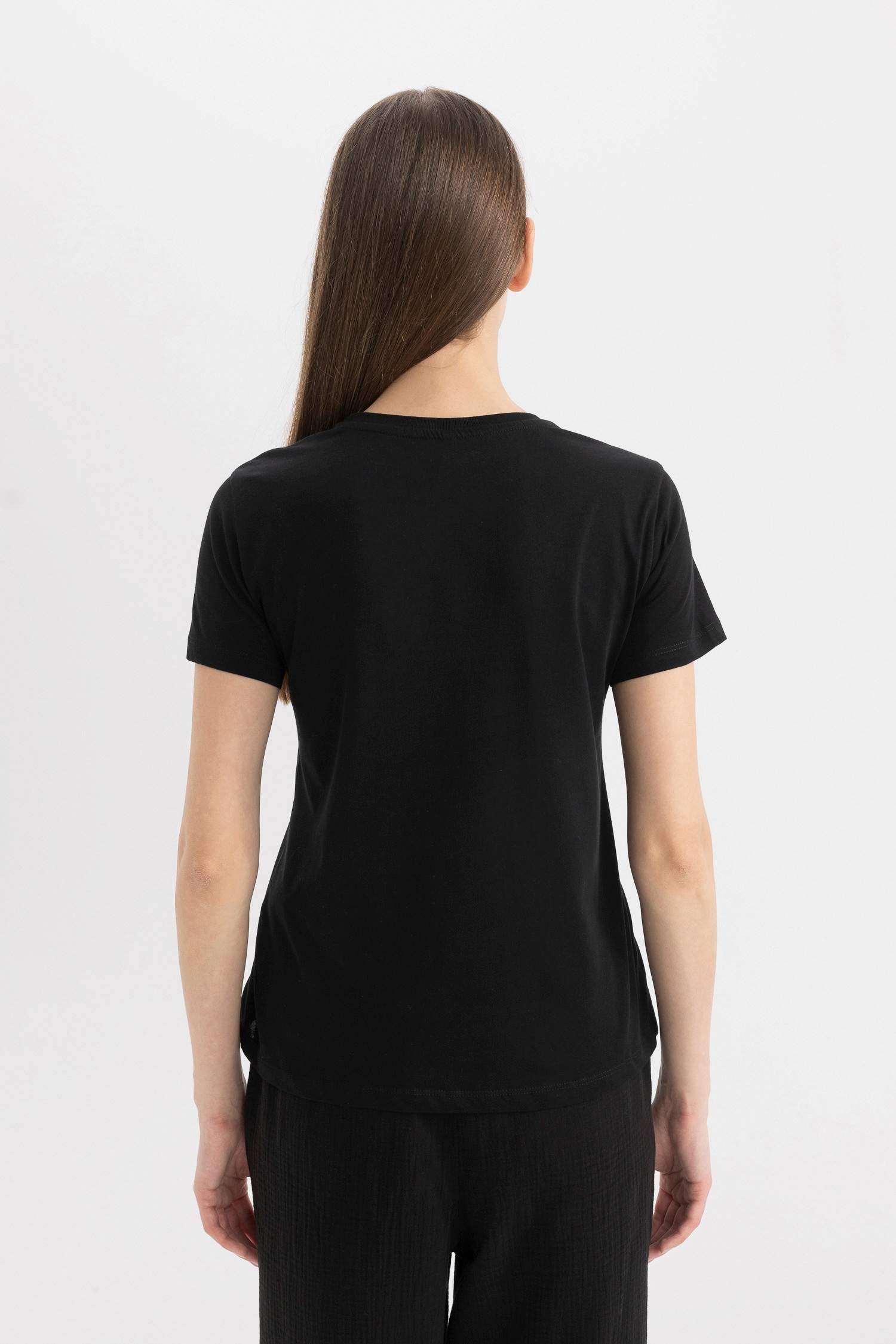 تيشيرت نص ردن مطبوع بياخة مستديرة وقصة عادية