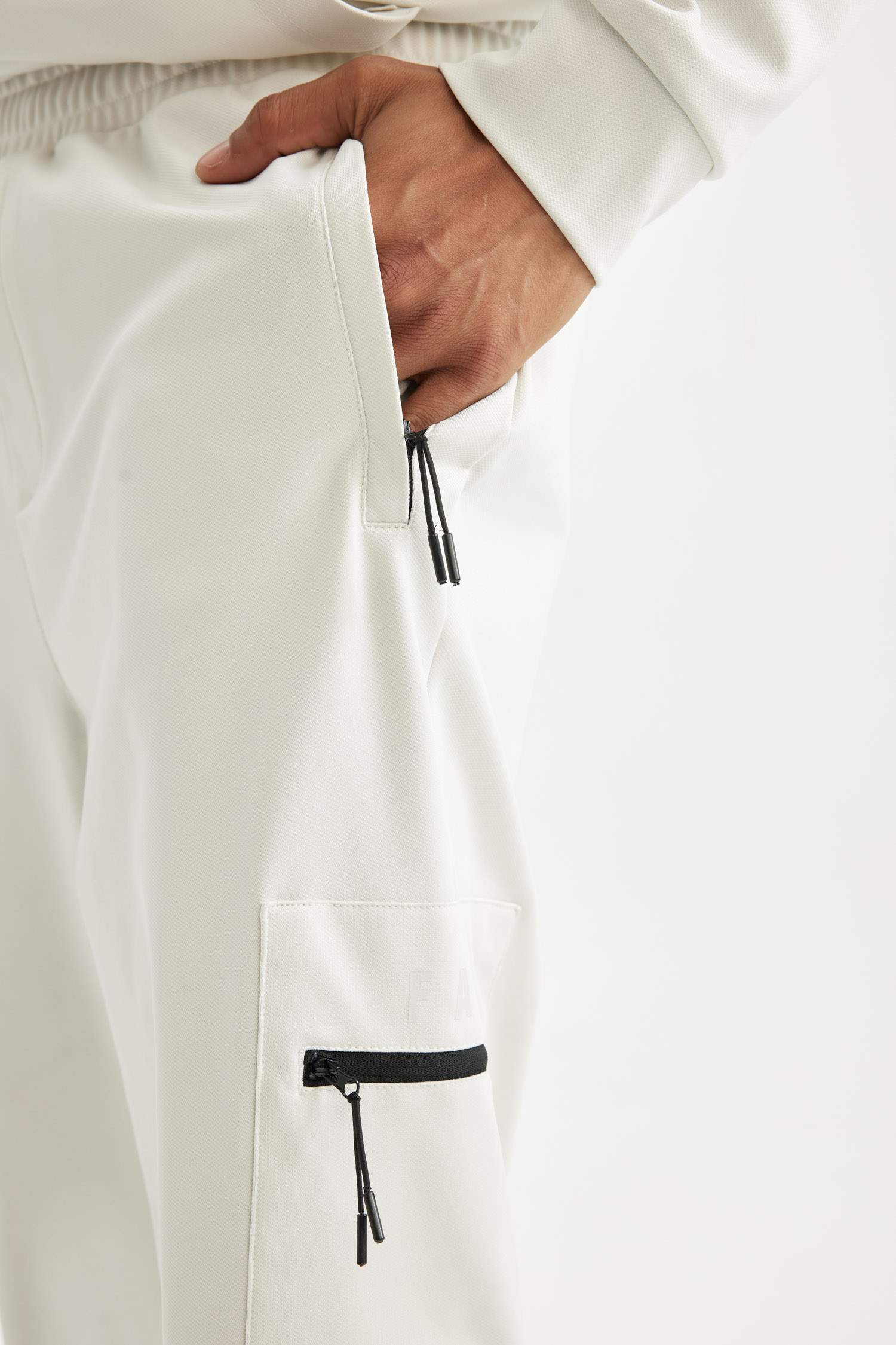 Джоггеры стандартного кроя, DeFactoFit