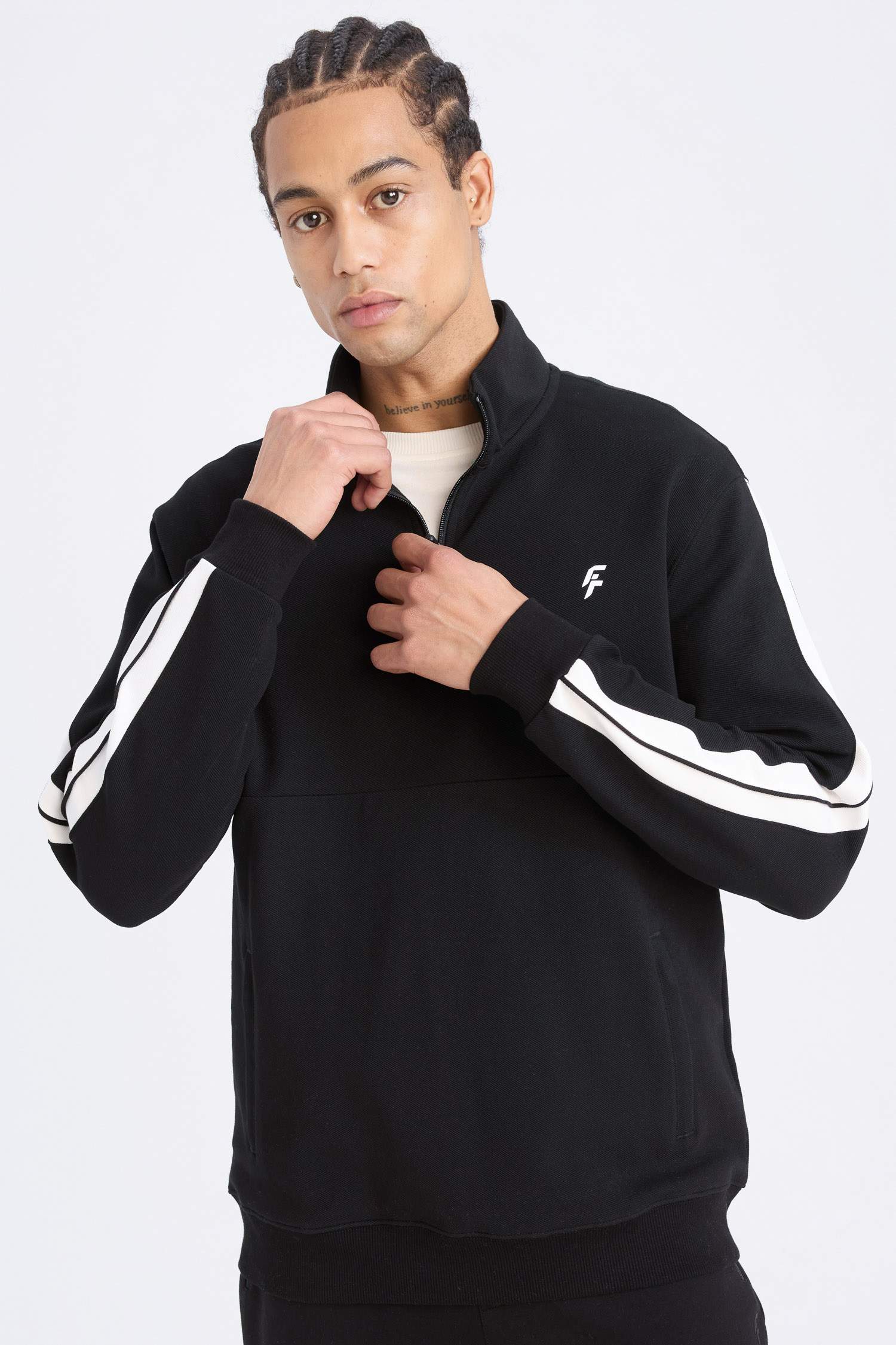 Standart Fit Dik Yaka Fermuarlı Sporcu Sweatshirt