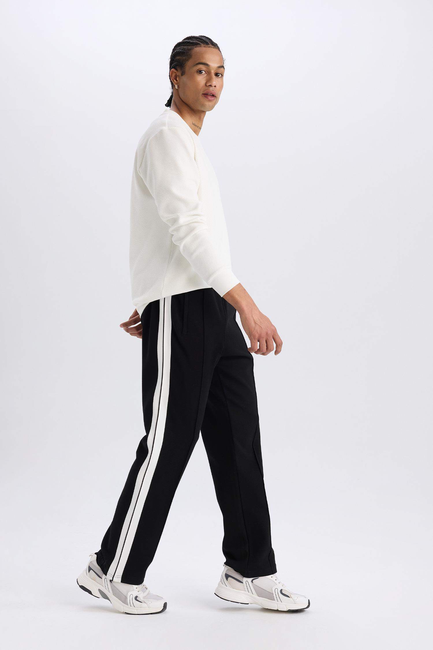 بنطلون بجامة رياضي جوجر قصة عادية من DeFactoFit