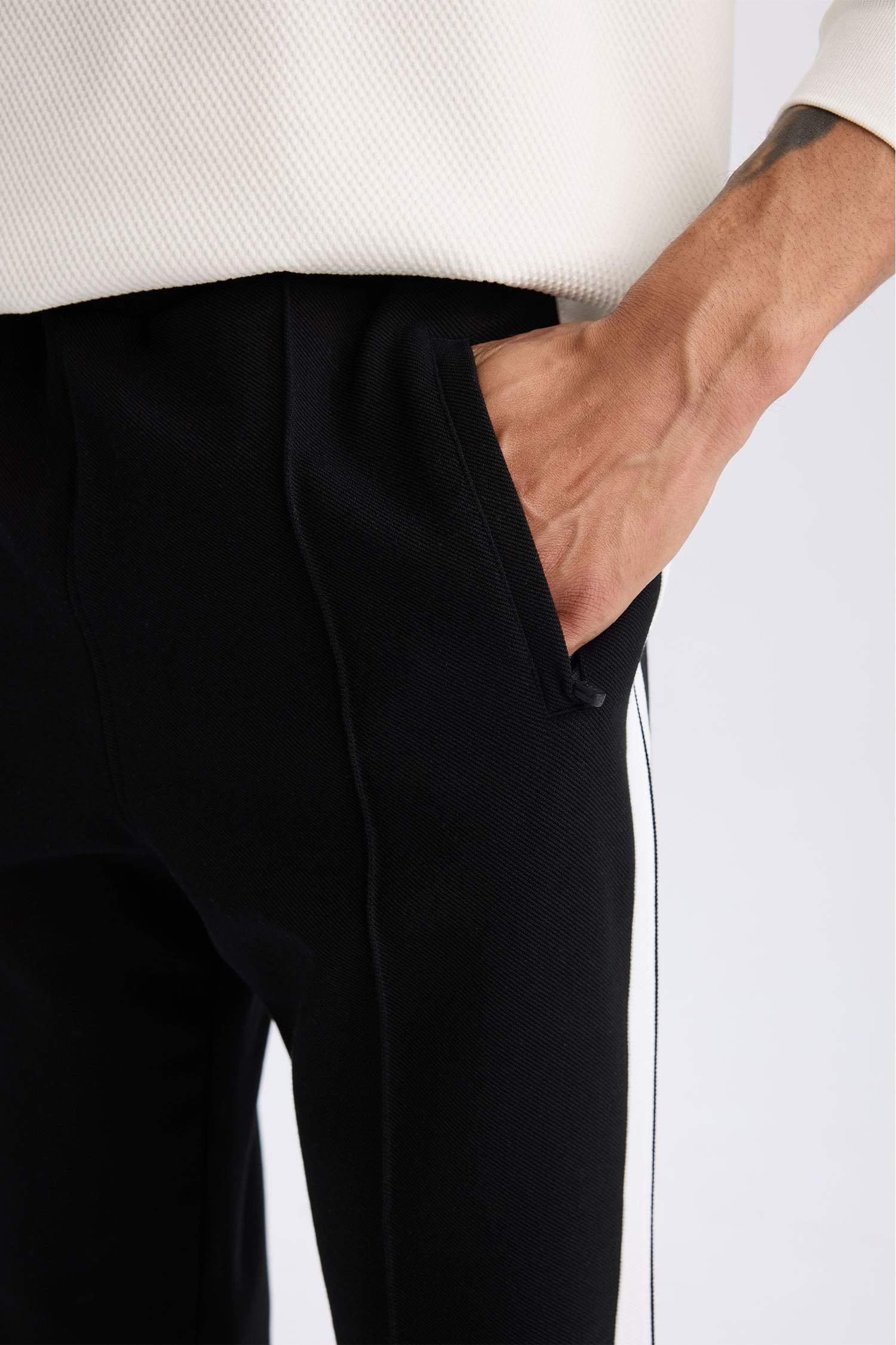 بنطلون بجامة رياضي جوجر قصة عادية من DeFactoFit