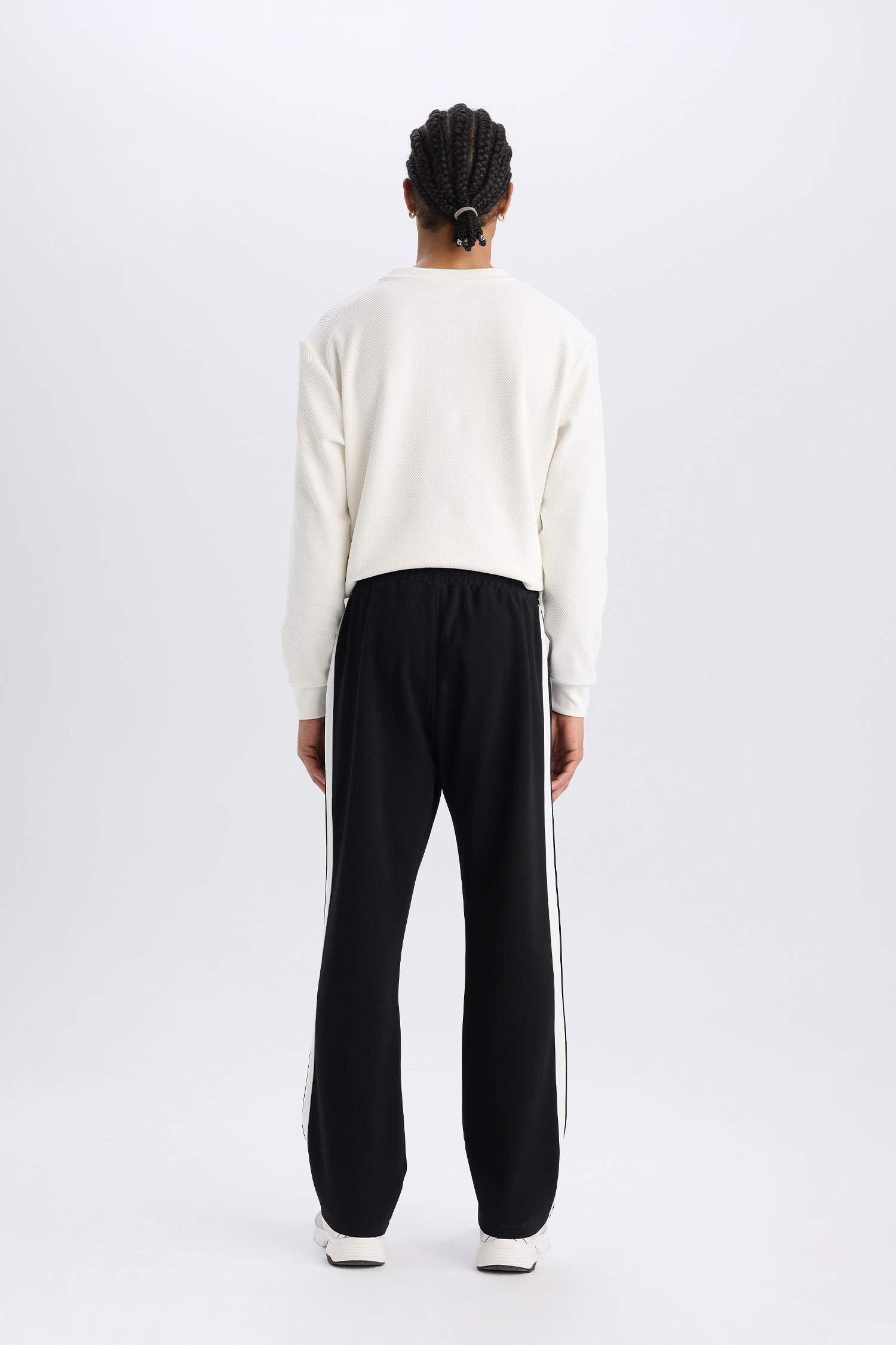 بنطلون بجامة رياضي جوجر قصة عادية من DeFactoFit