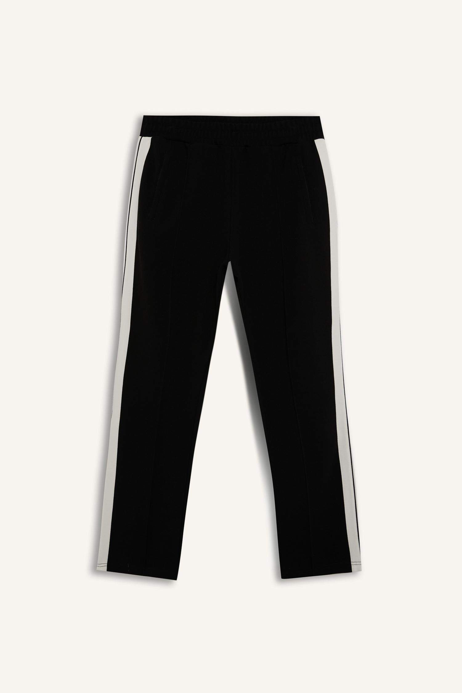 بنطلون بجامة رياضي جوجر قصة عادية من DeFactoFit