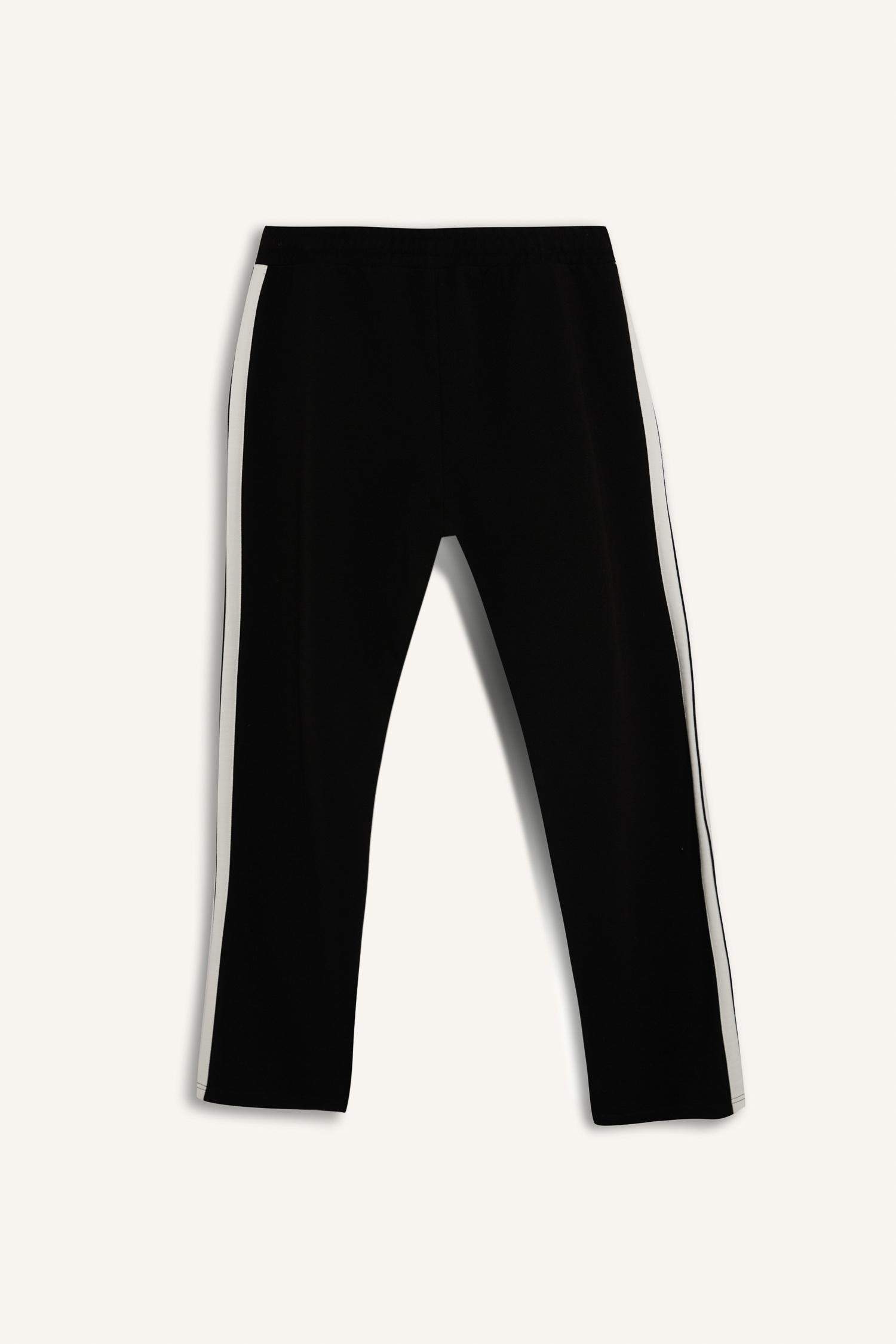 بنطلون بجامة رياضي جوجر قصة عادية من DeFactoFit