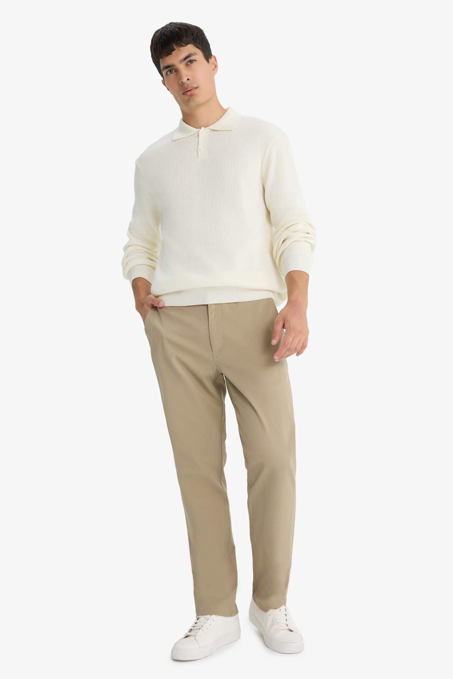 بلوفر تريكو قصة عادية بياقة بولو بأزرار