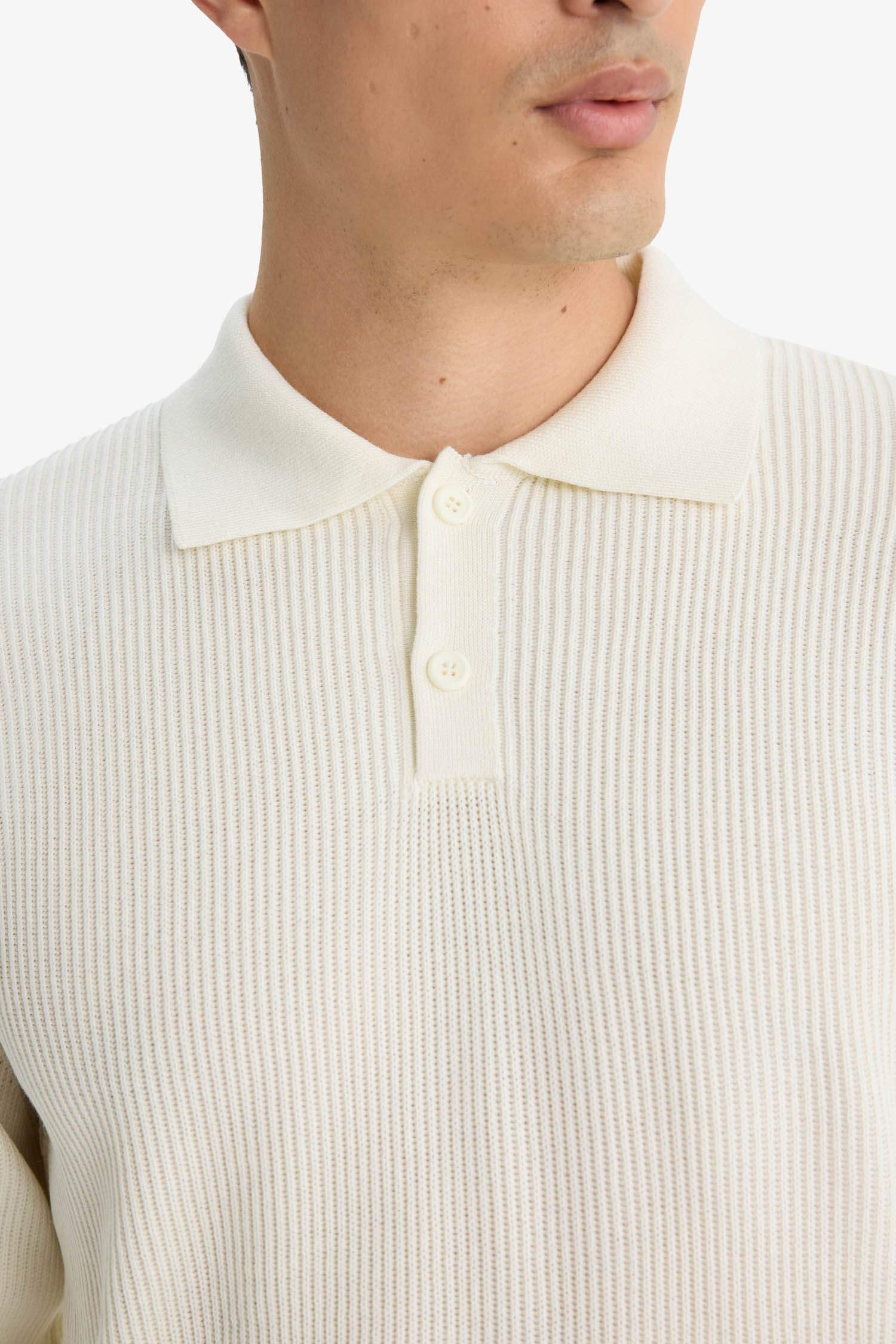 بلوفر تريكو قصة عادية بياقة بولو