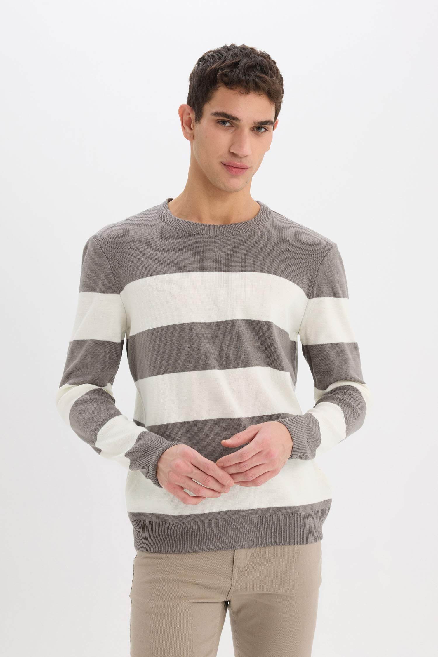 Standart Fit Bisiklet Yaka Çizgili Triko Kazak