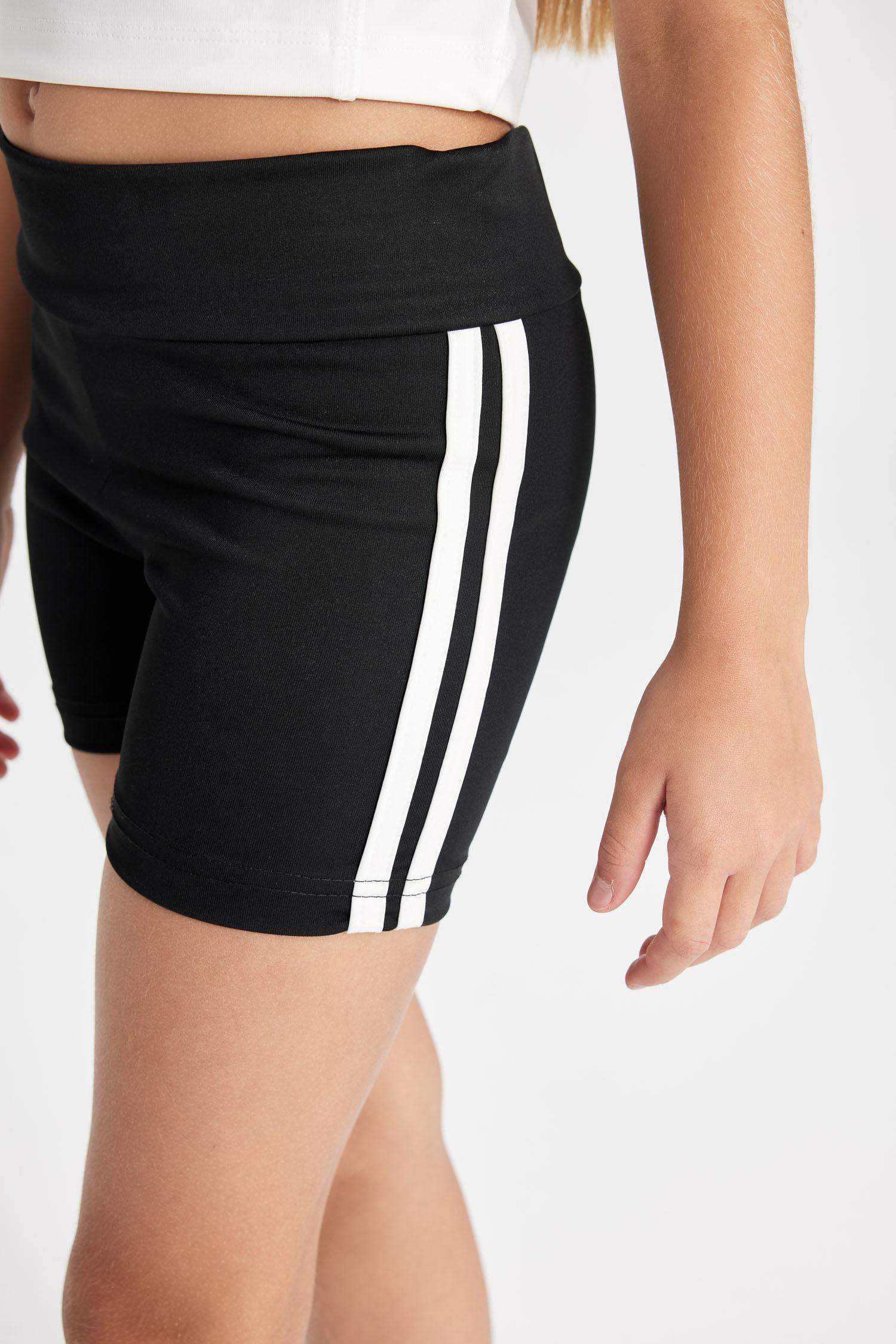 ستريج قصير بناتي