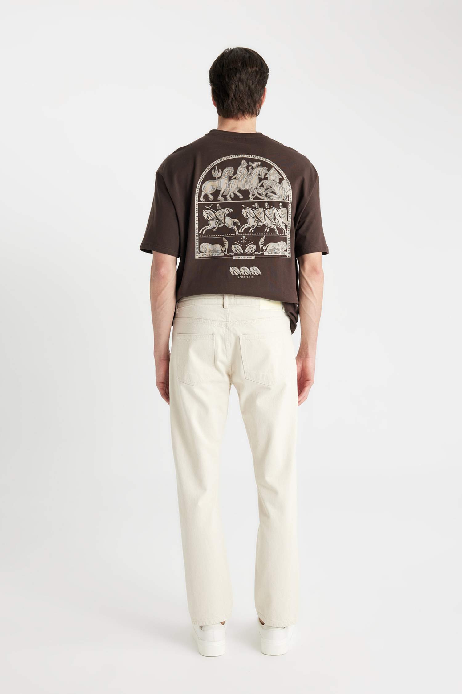 بنطلون جينز قصة مستقيمة وخصر عادي