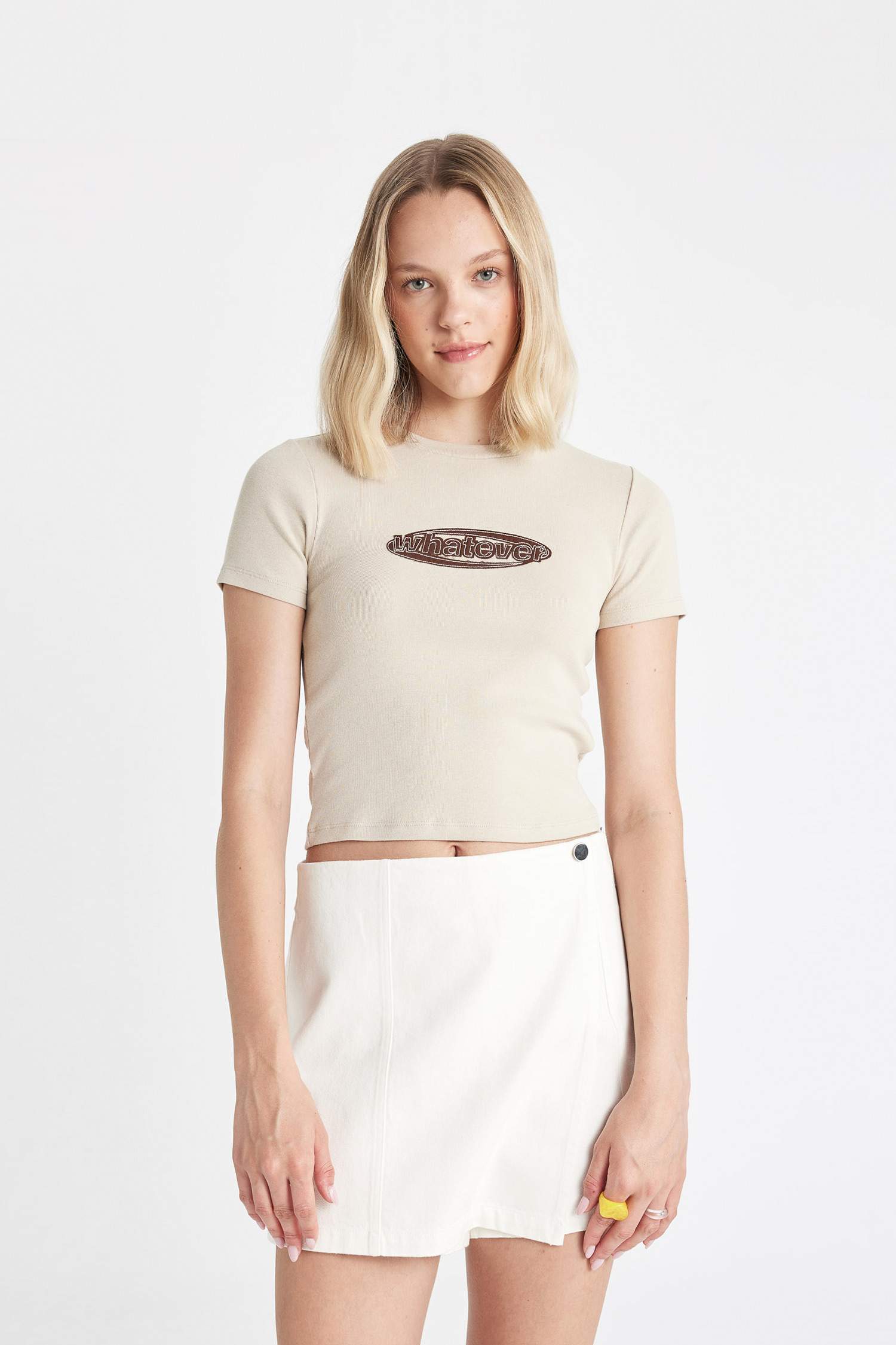 Fitted Crew Neck Printed Ribbon Short Sleeve T-Shirt