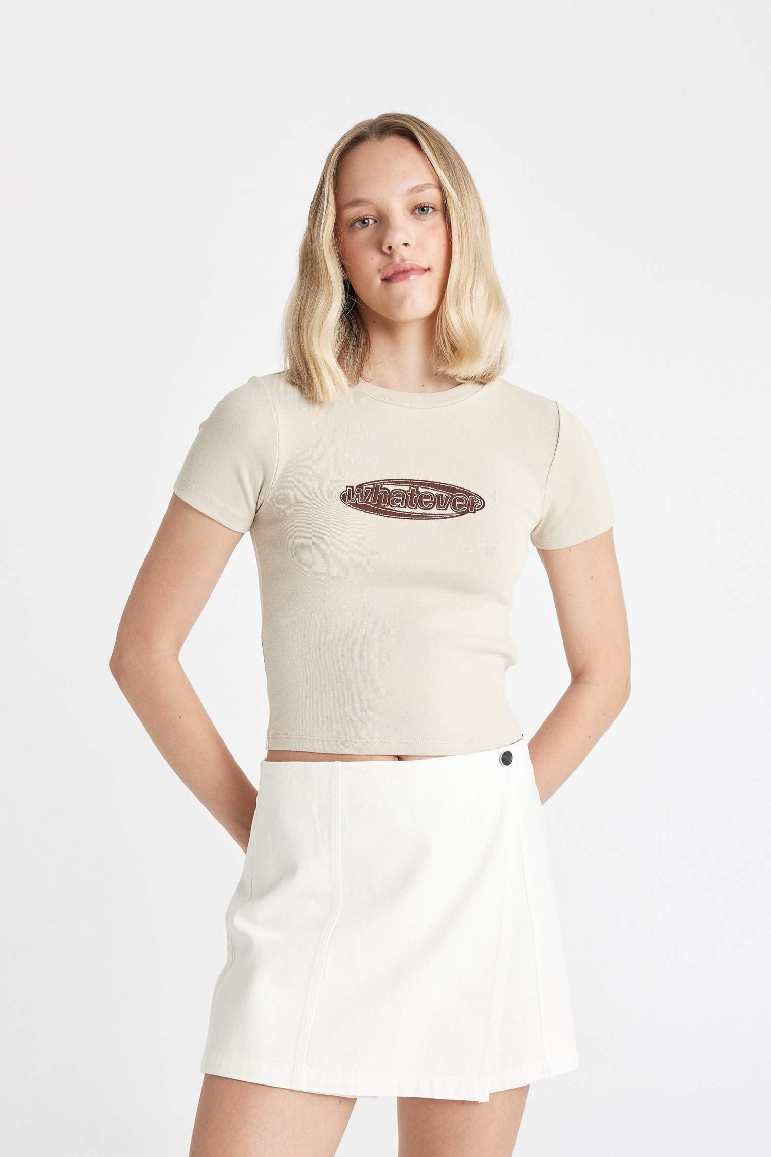 Fitted Crew Neck Printed Ribbon Short Sleeve T-Shirt