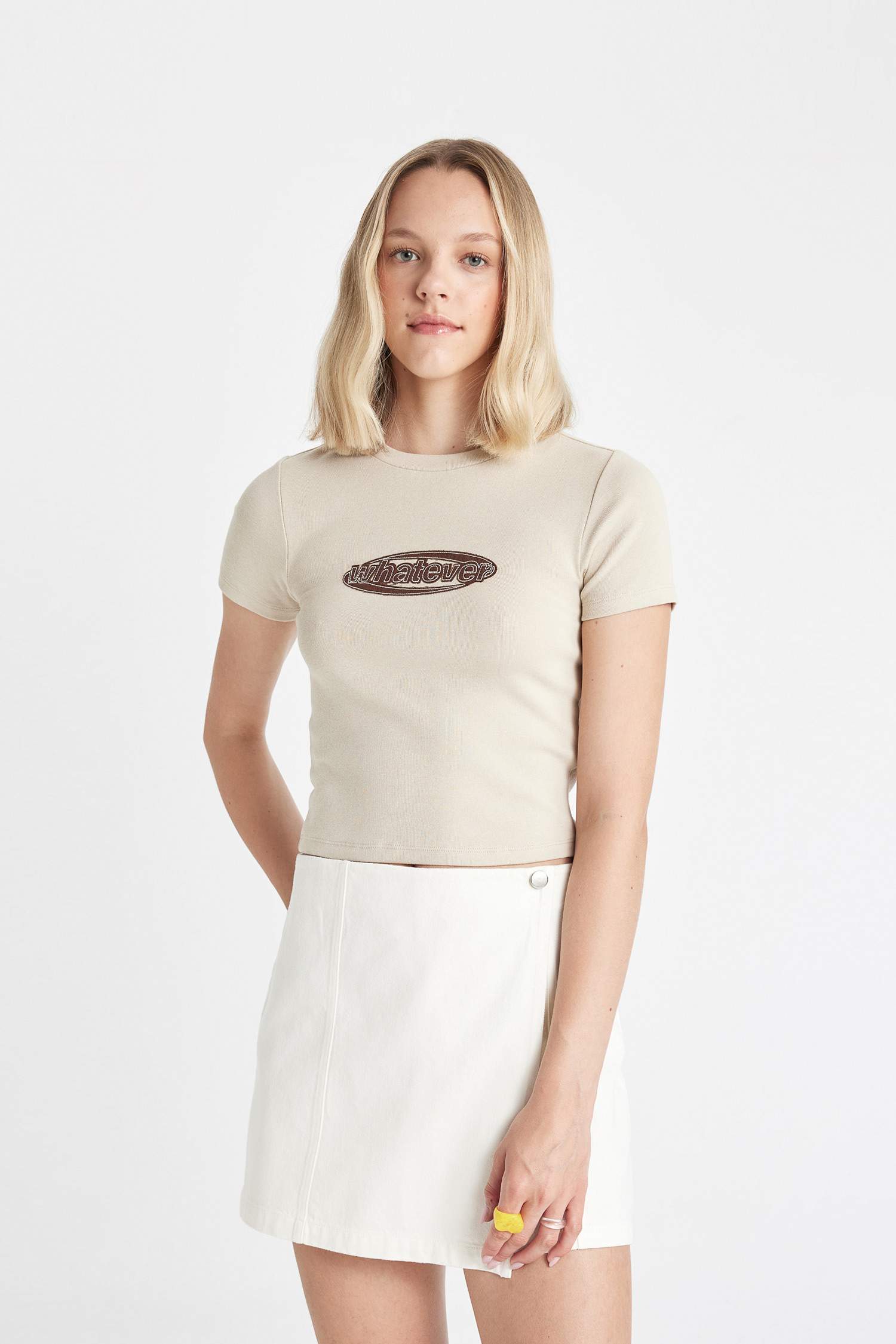 Fitted Crew Neck Printed Ribbon Short Sleeve T-Shirt