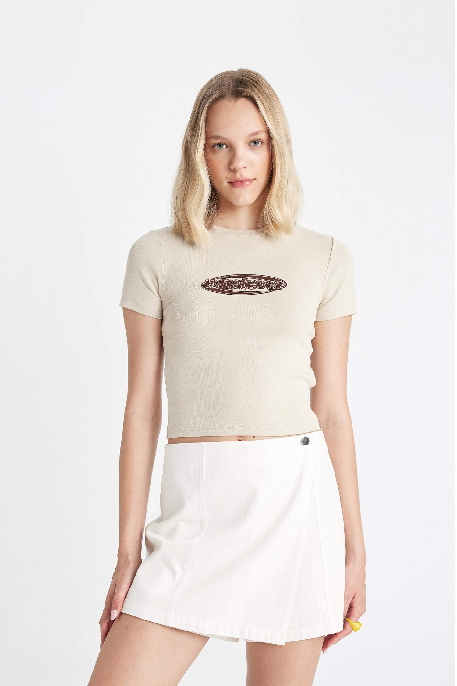 تيشيرت نص كم مضلع سليم فيت برقبة مستديرة