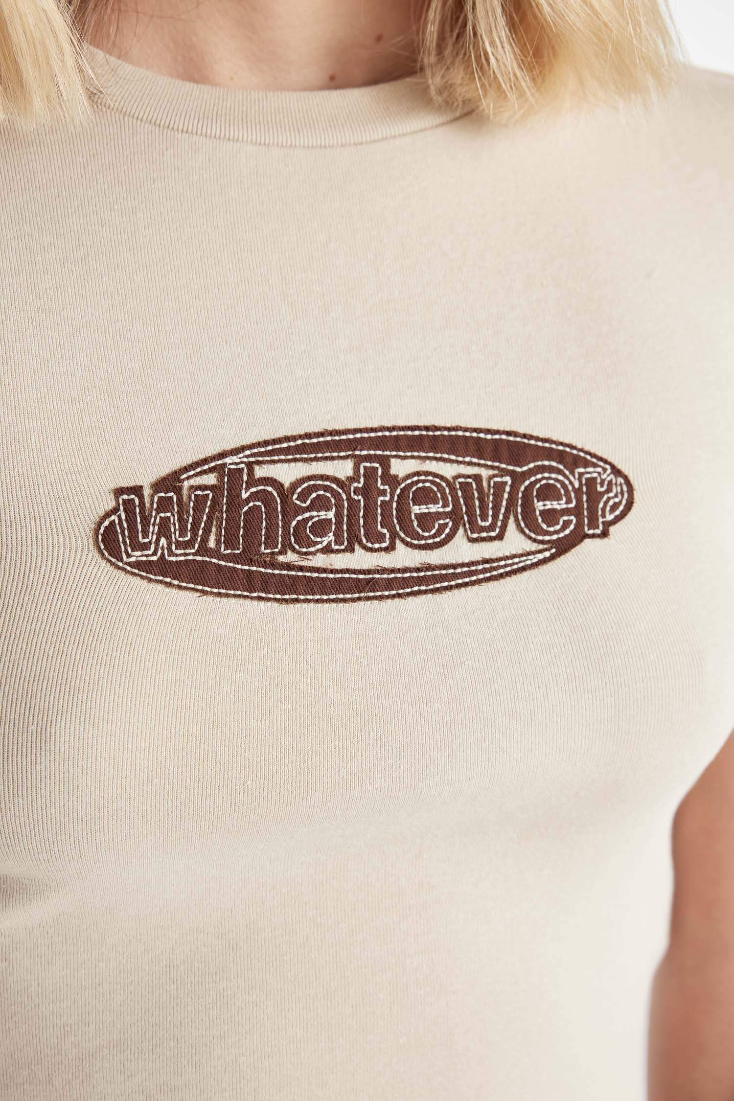 تيشيرت نص كم مضلع سليم فيت برقبة مستديرة