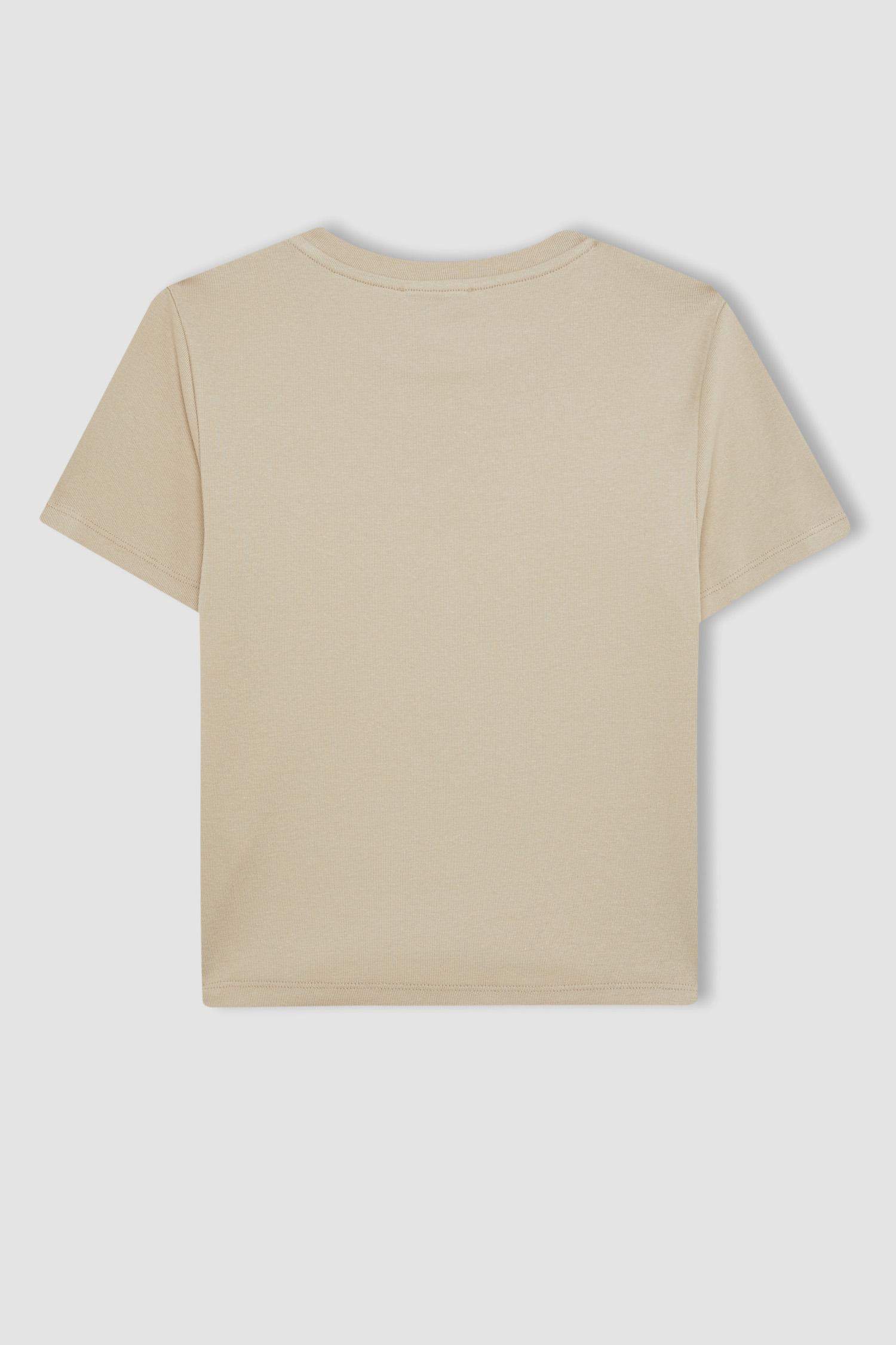 تيشيرت نص كم مضلع سليم فيت برقبة مستديرة