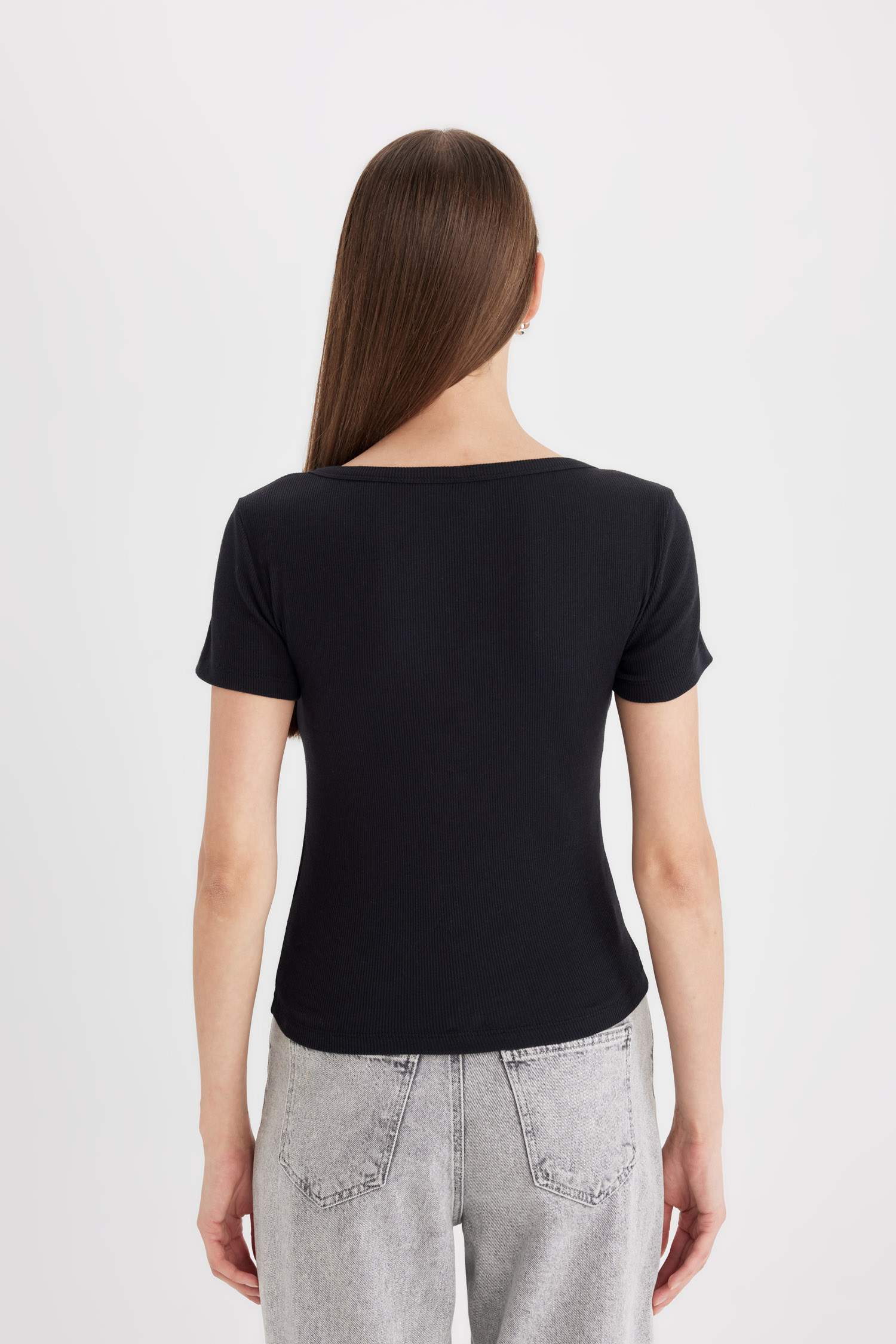 تيشيرت سليم فيت  نص كم مضلع برقبة مستديرة