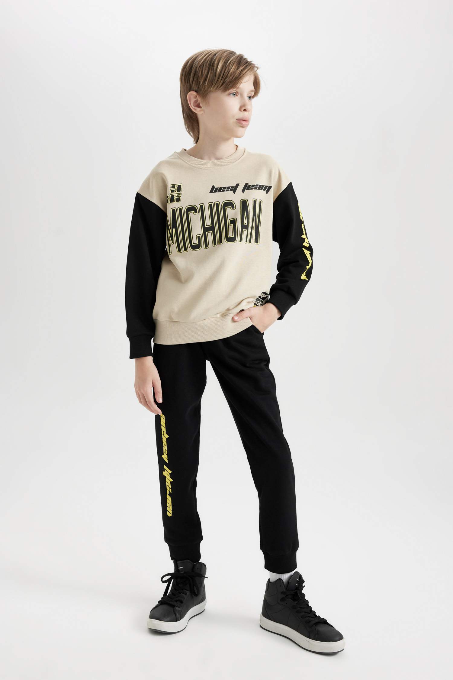 Erkek Çocuk 2'li Takım Baskılı Sweatshirt Beli Lastikli Jogger Eşofman Altı