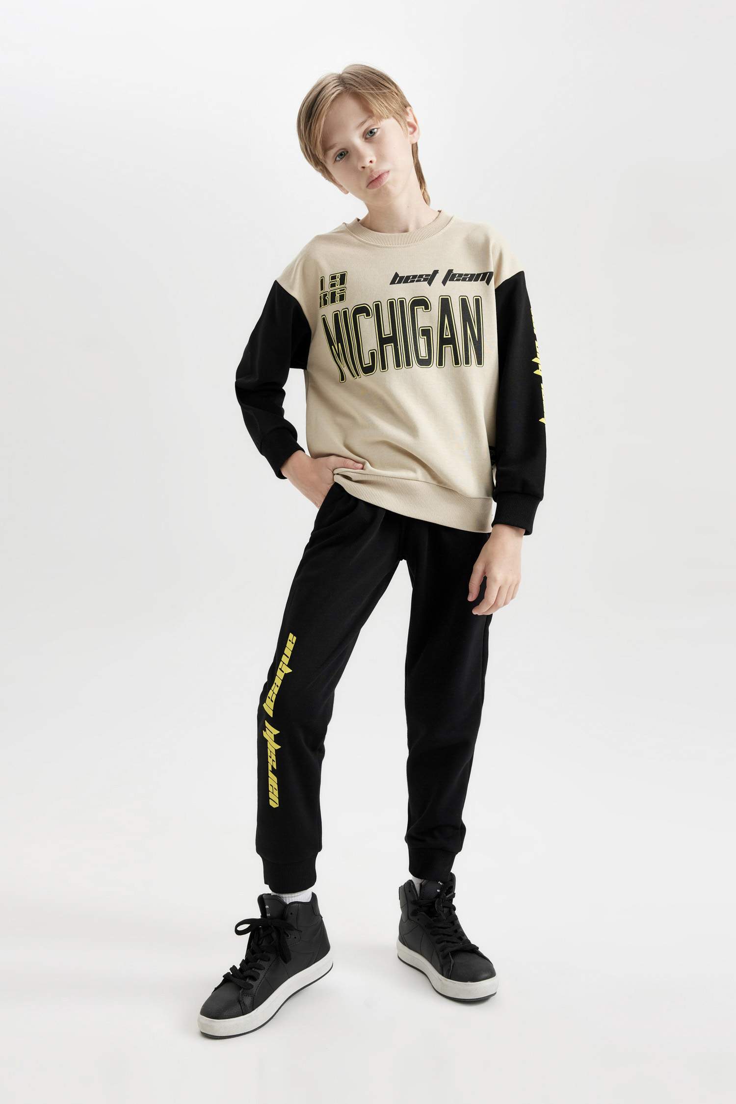 Erkek Çocuk 2'li Takım Baskılı Sweatshirt Beli Lastikli Jogger Eşofman Altı