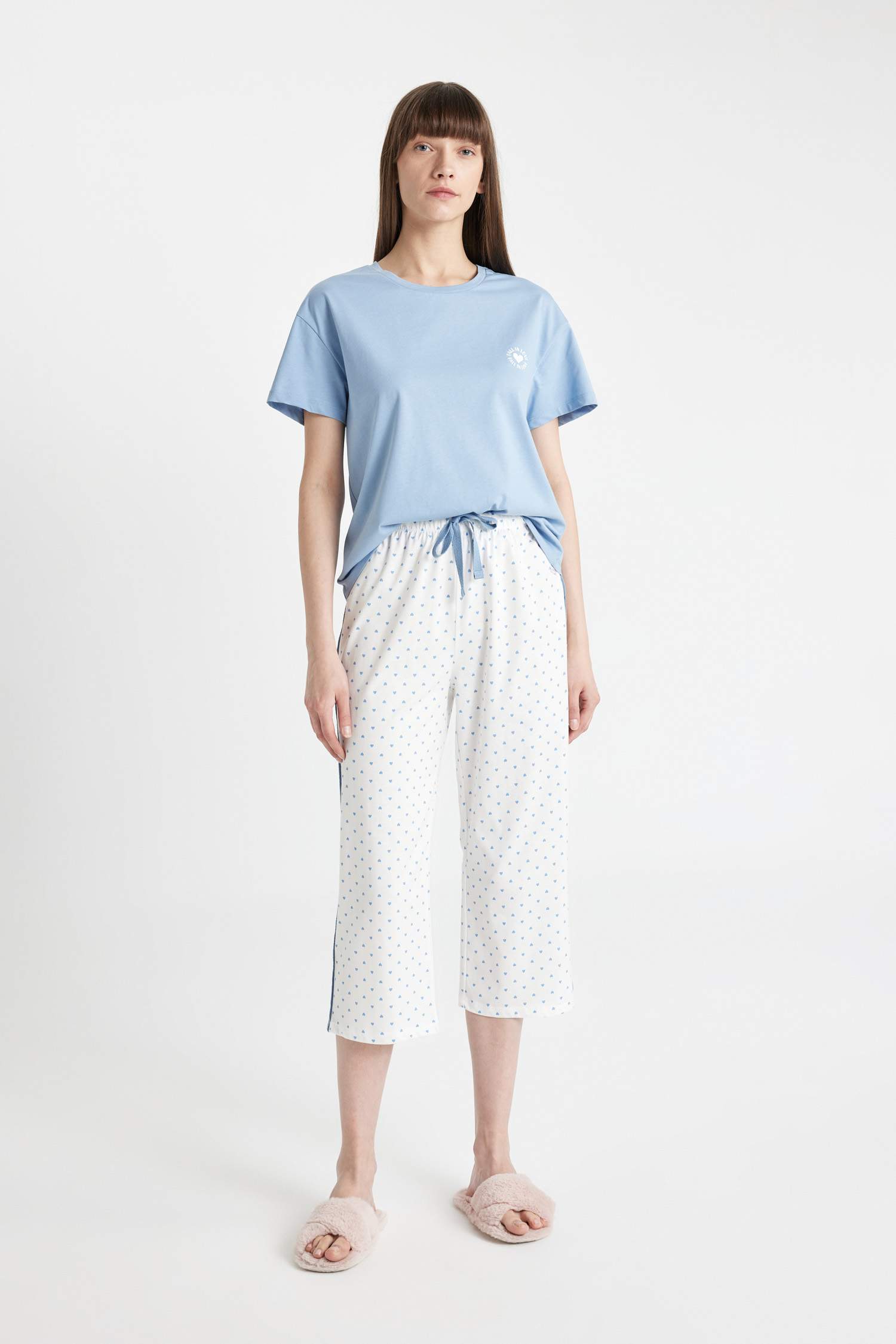 Fall in Love Pijama Takımı Bisiklet Yaka Baskılı Kısa Kollu Üst Beli Lastikli Kapri Alt 