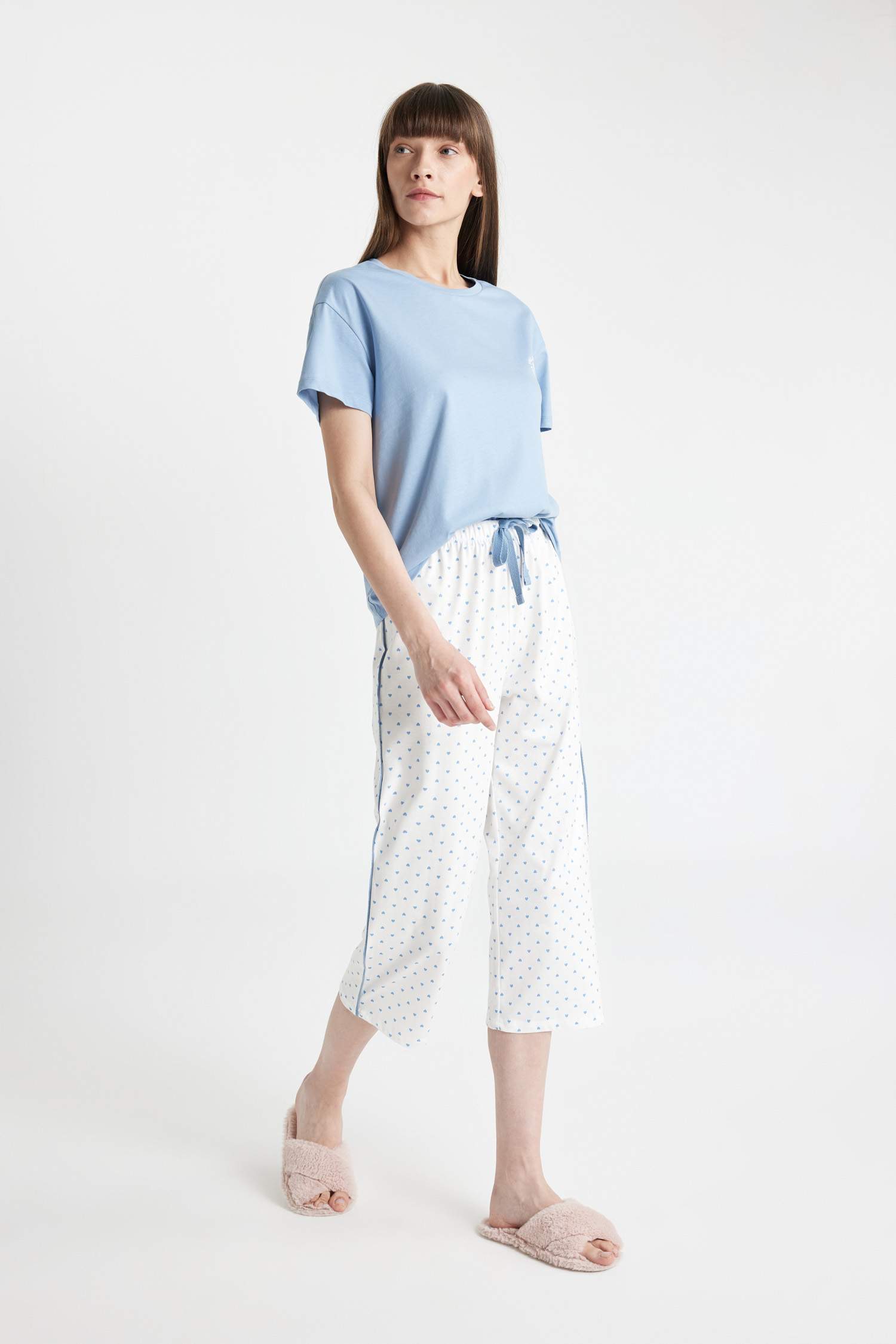 Fall in Love Pijama Takımı Bisiklet Yaka Baskılı Kısa Kollu Üst Beli Lastikli Kapri Alt 